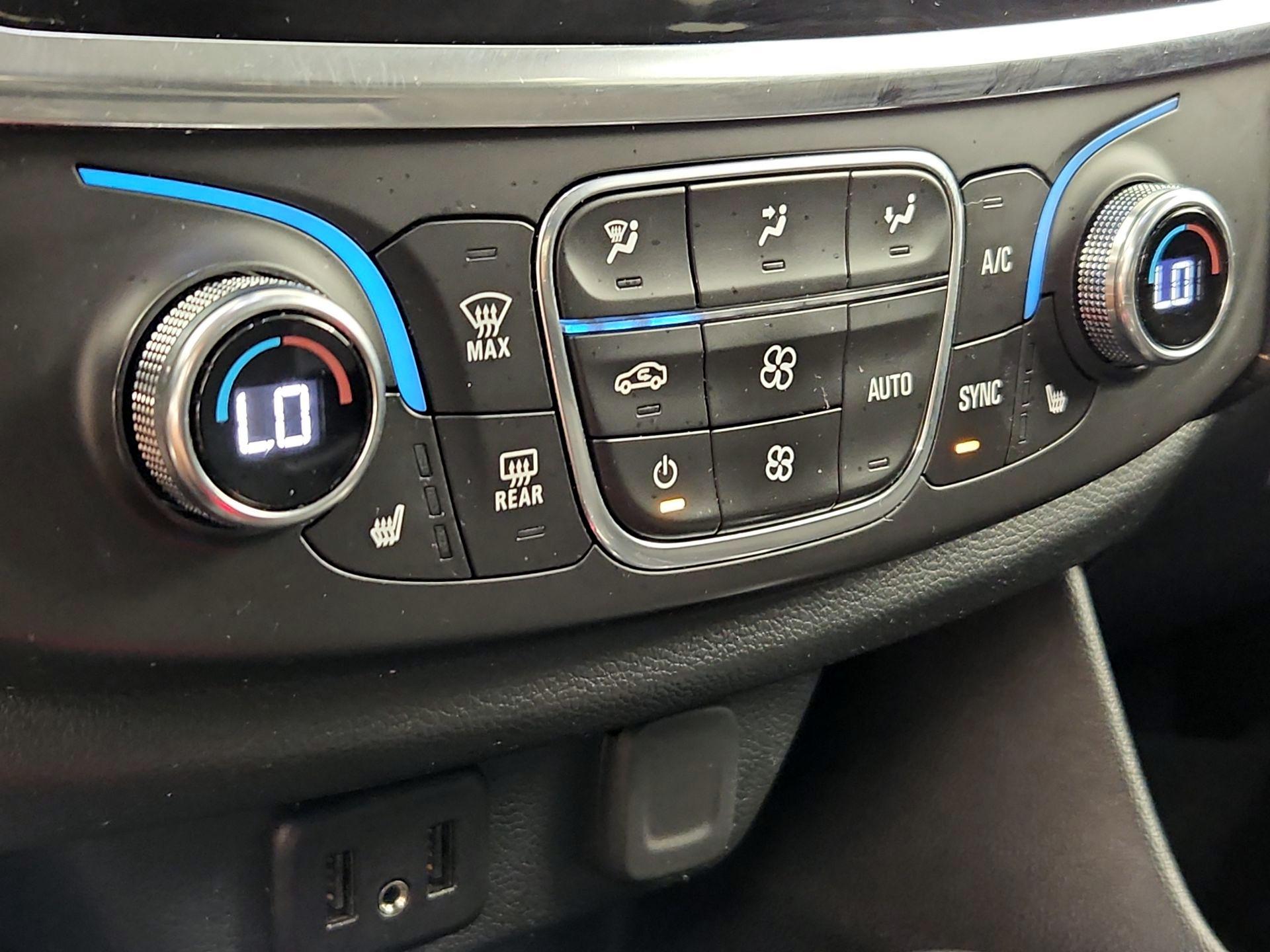 Thumbnail: 2020 Chevrolet Traverse - 16