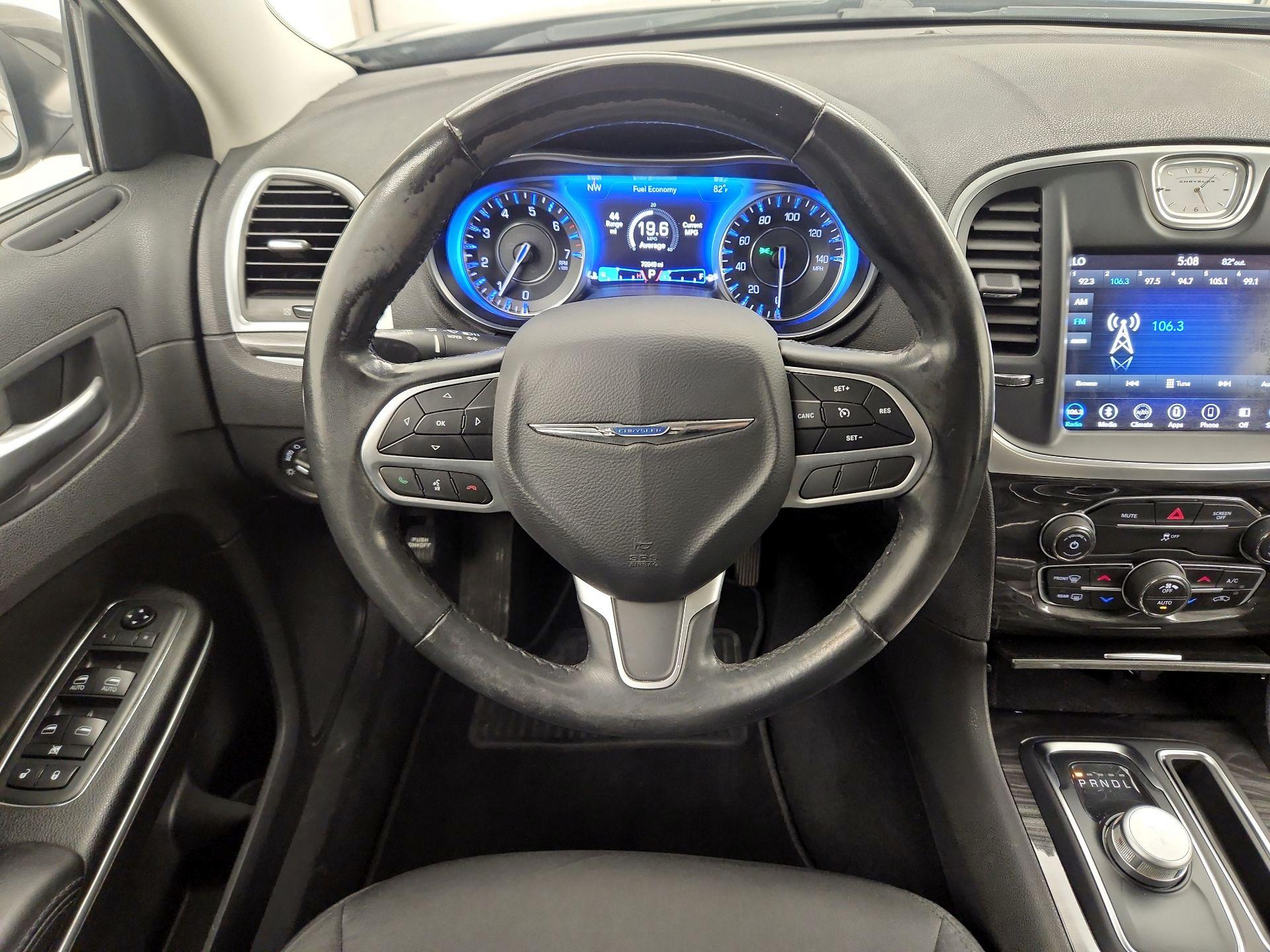 Thumbnail: 2019 Chrysler 300 - 10