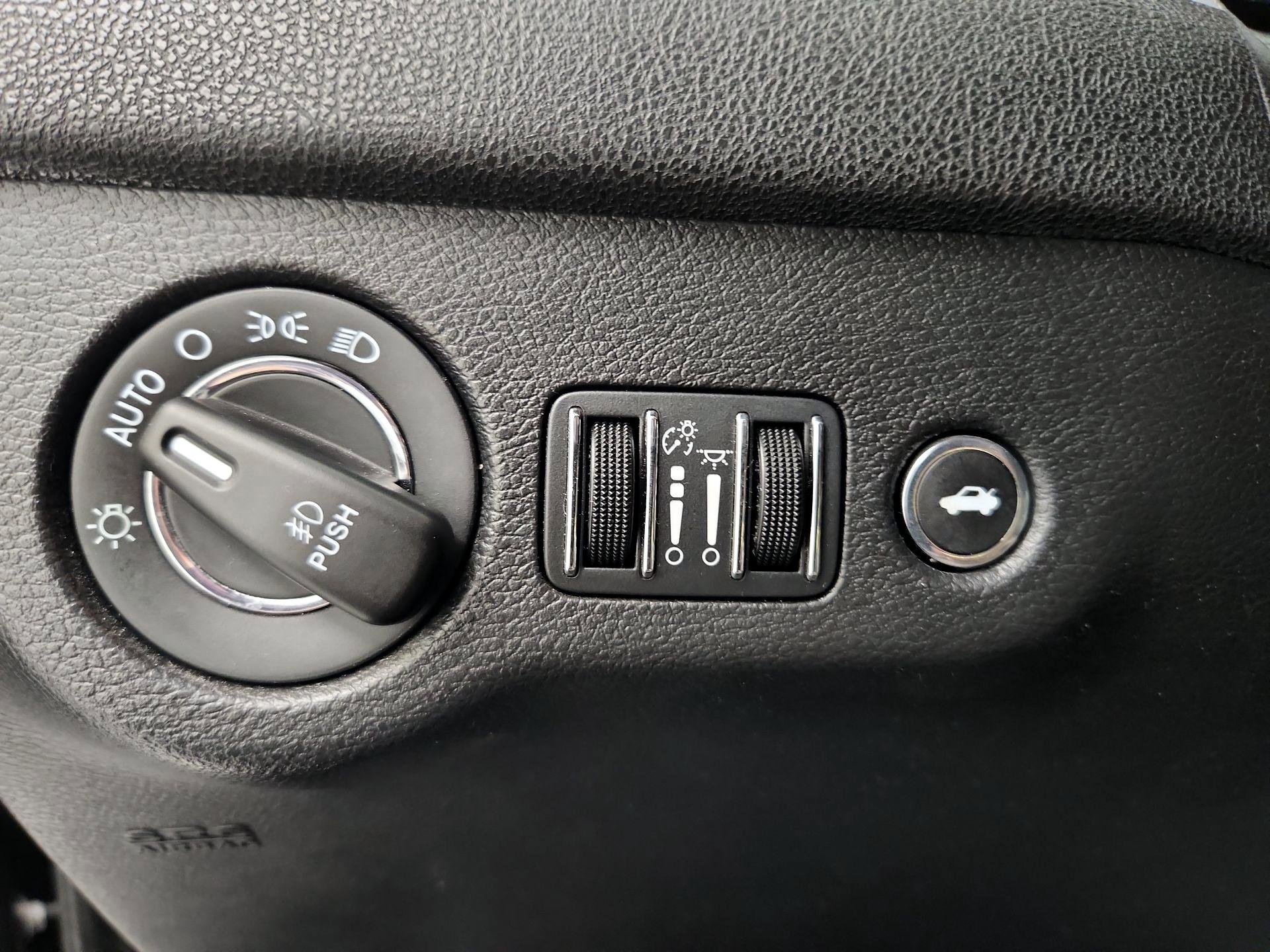 Thumbnail: 2019 Chrysler 300 - 13