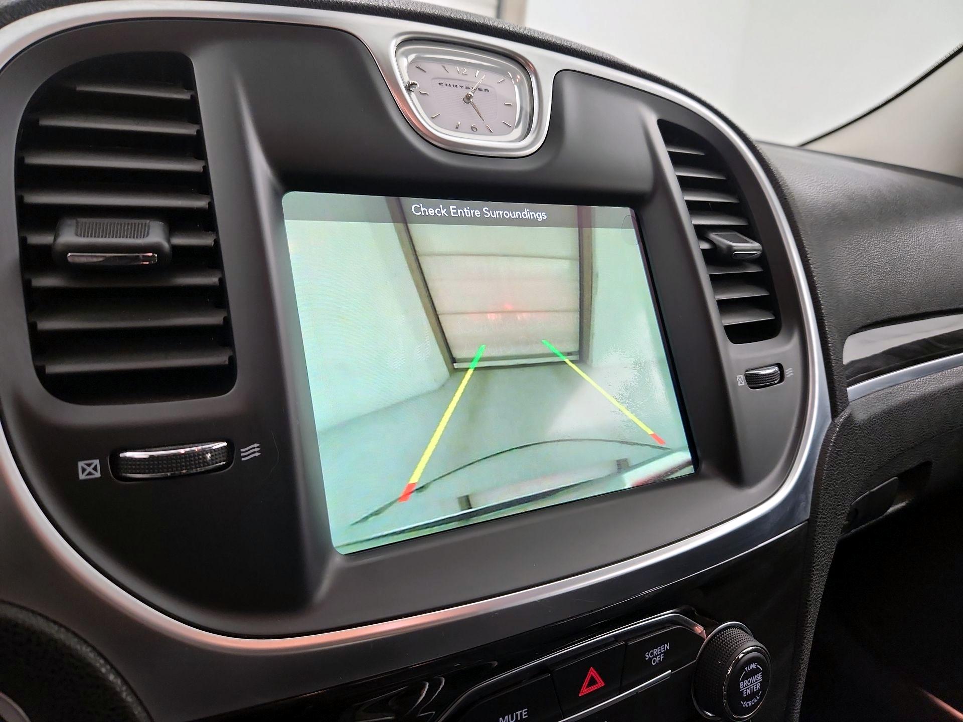 Thumbnail: 2019 Chrysler 300 - 14