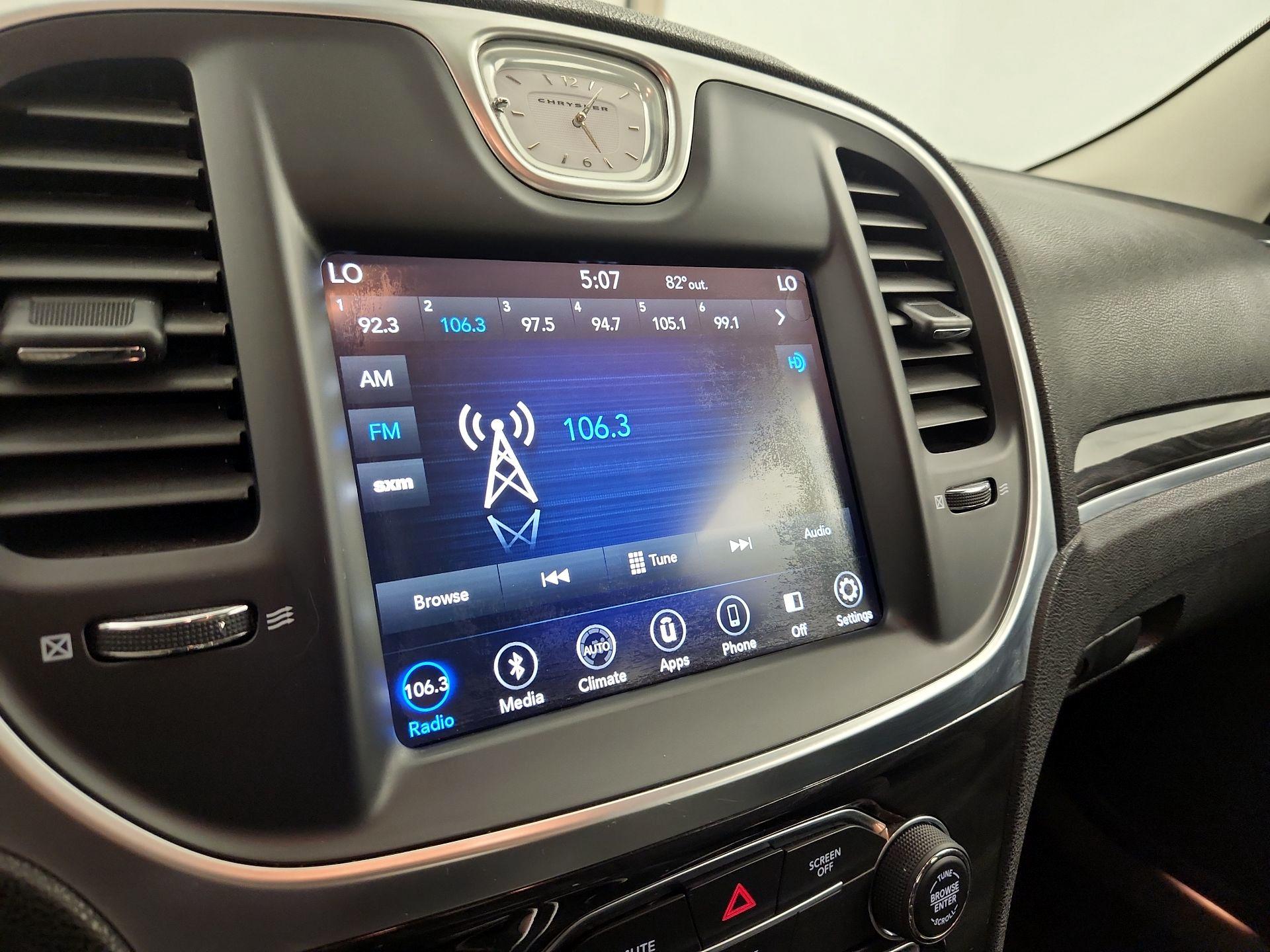 Thumbnail: 2019 Chrysler 300 - 15