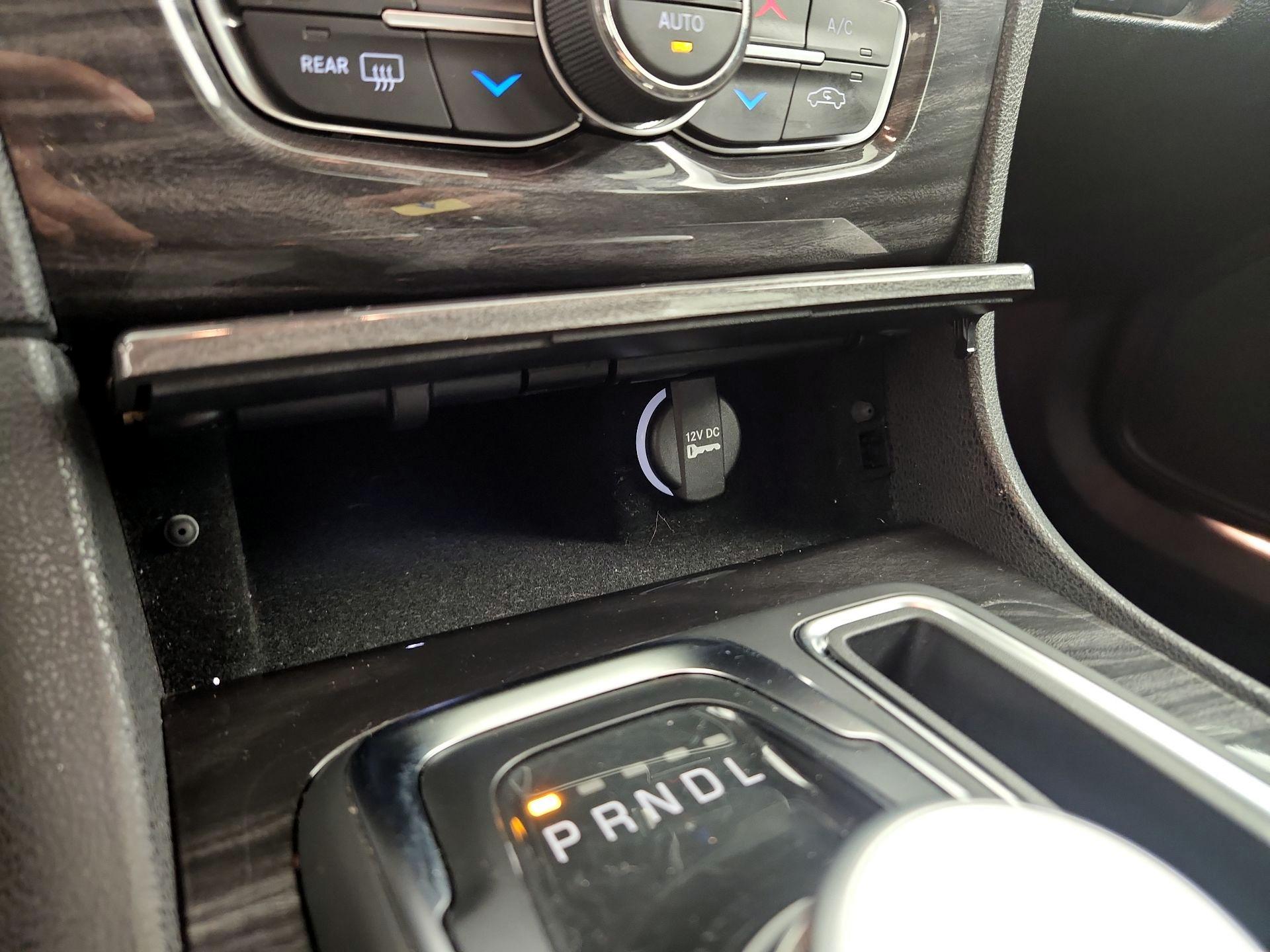 Thumbnail: 2019 Chrysler 300 - 18