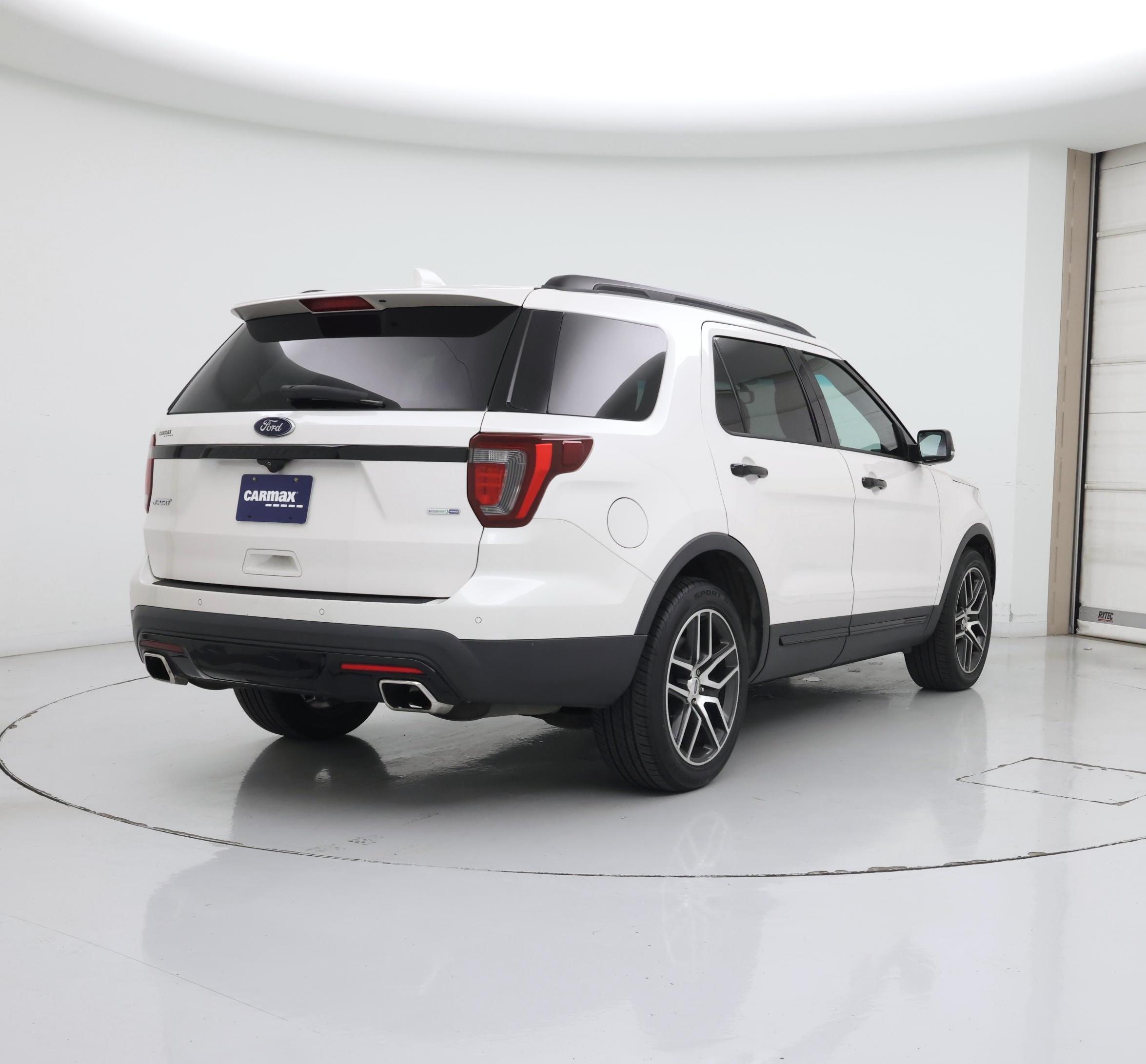 Thumbnail: 2017 Ford Explorer - 8
