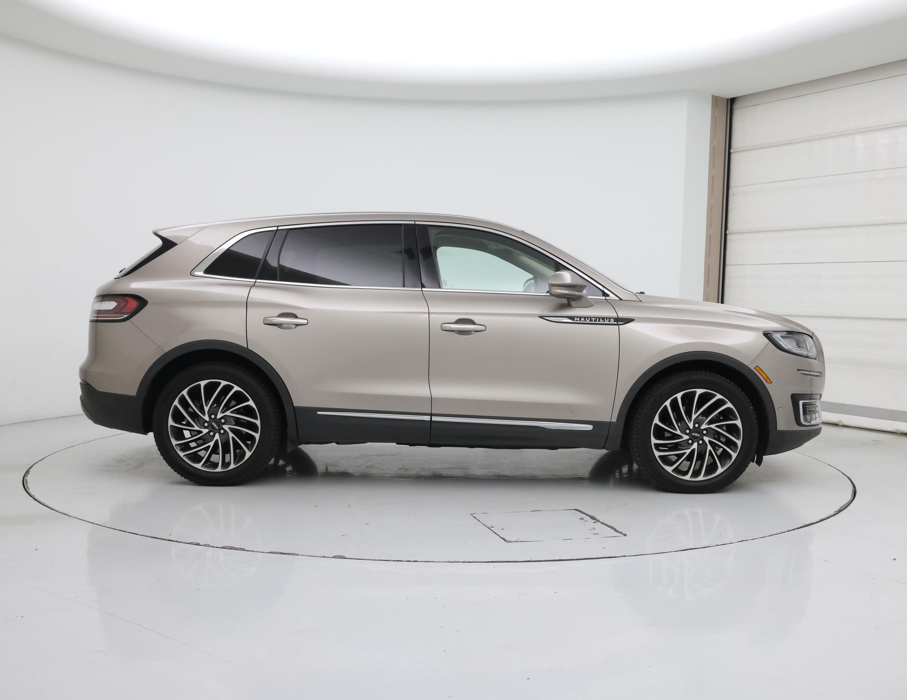 Thumbnail: 2020 Lincoln Nautilus - 7