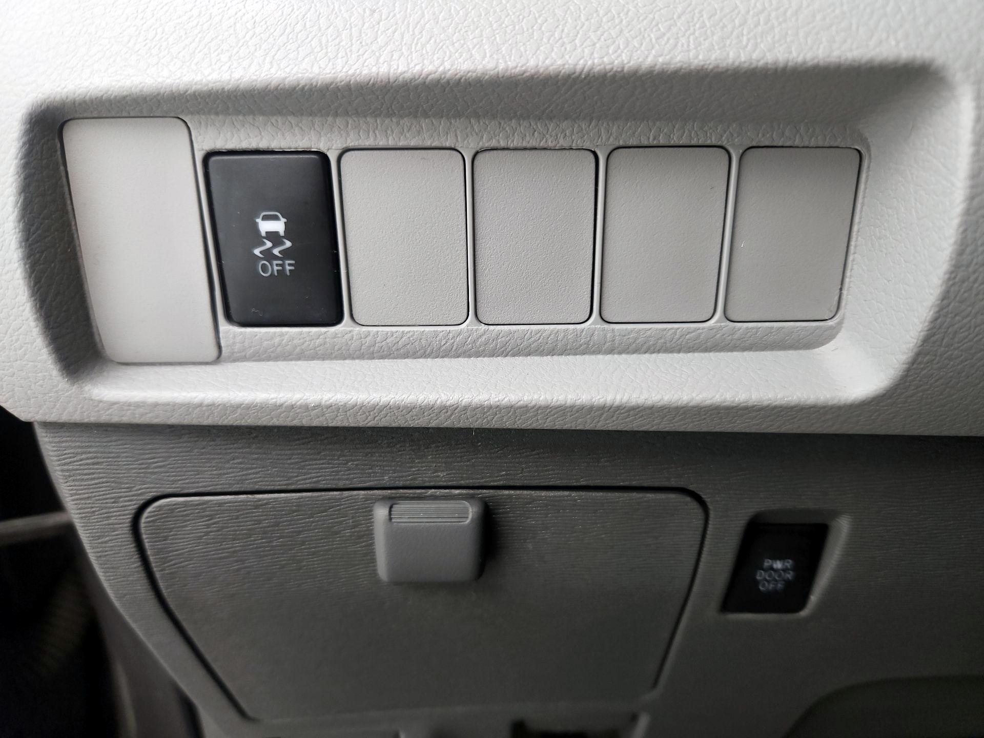 Thumbnail: 2017 Toyota Sienna - 13