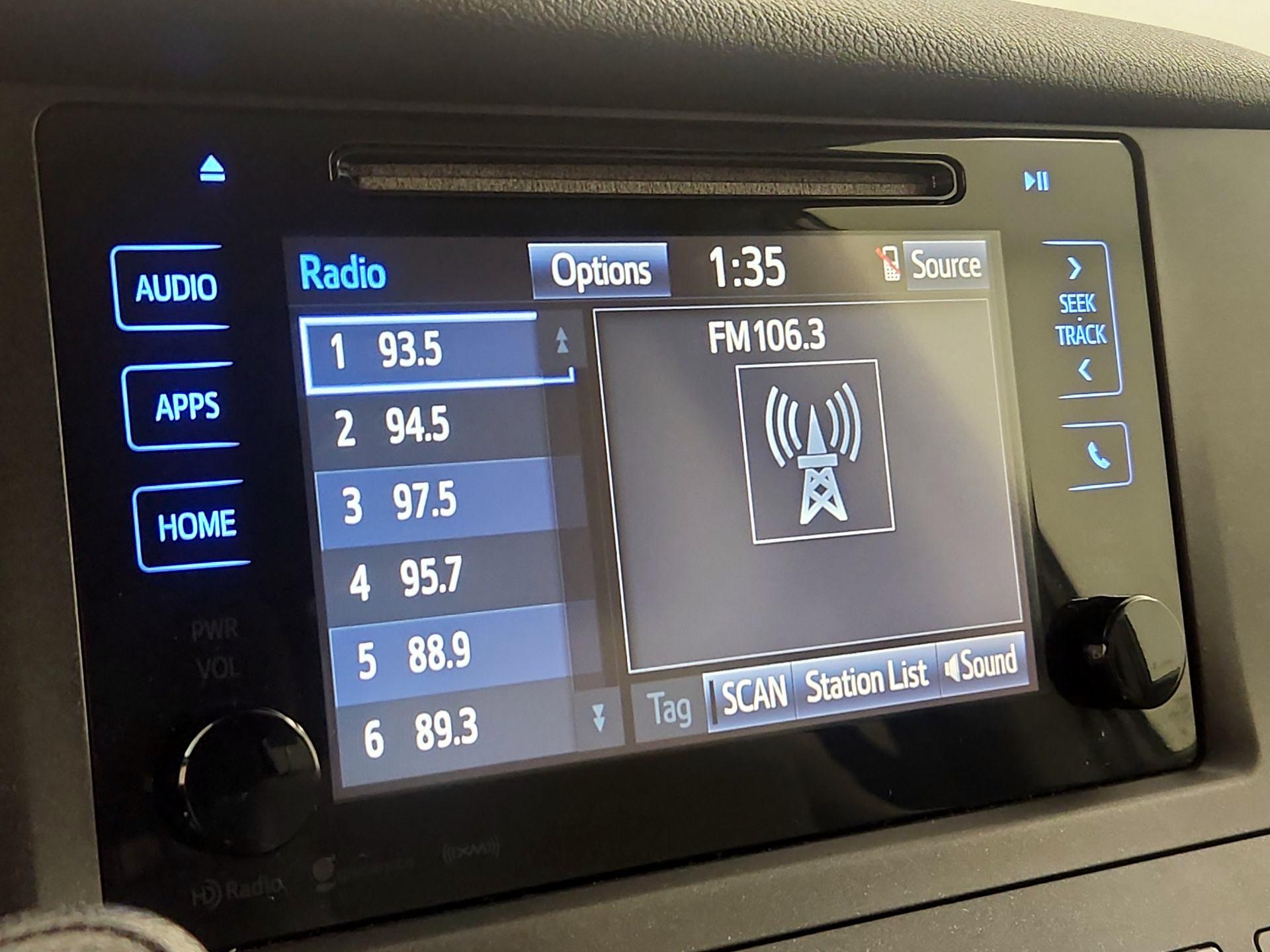 Thumbnail: 2017 Toyota Sienna - 15