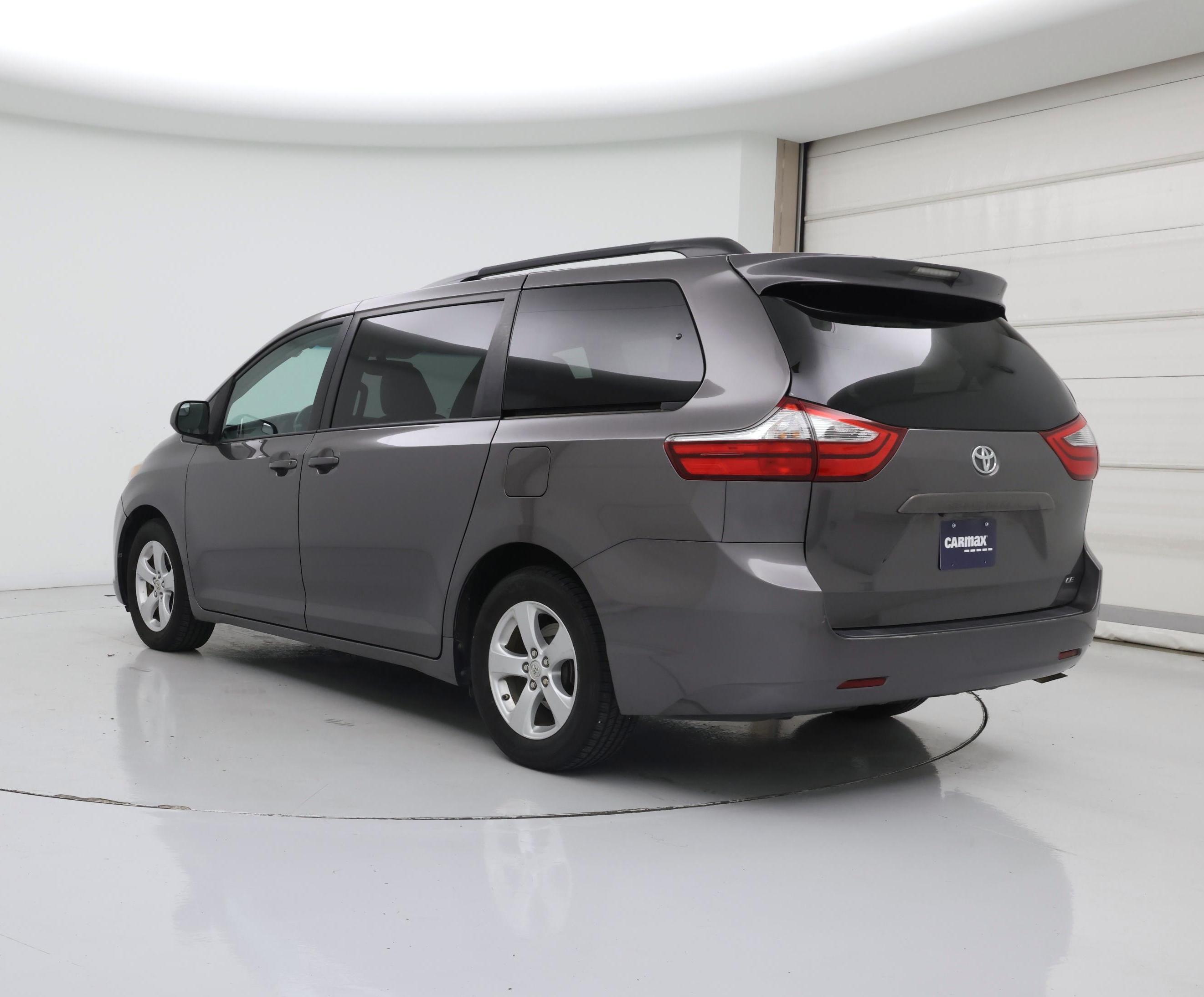 Thumbnail: 2017 Toyota Sienna - 2