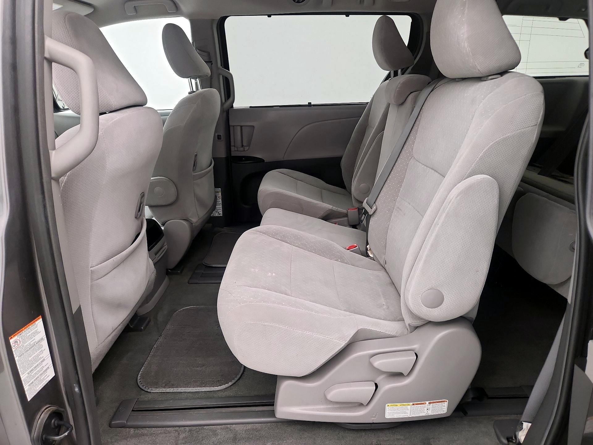 Thumbnail: 2017 Toyota Sienna - 19