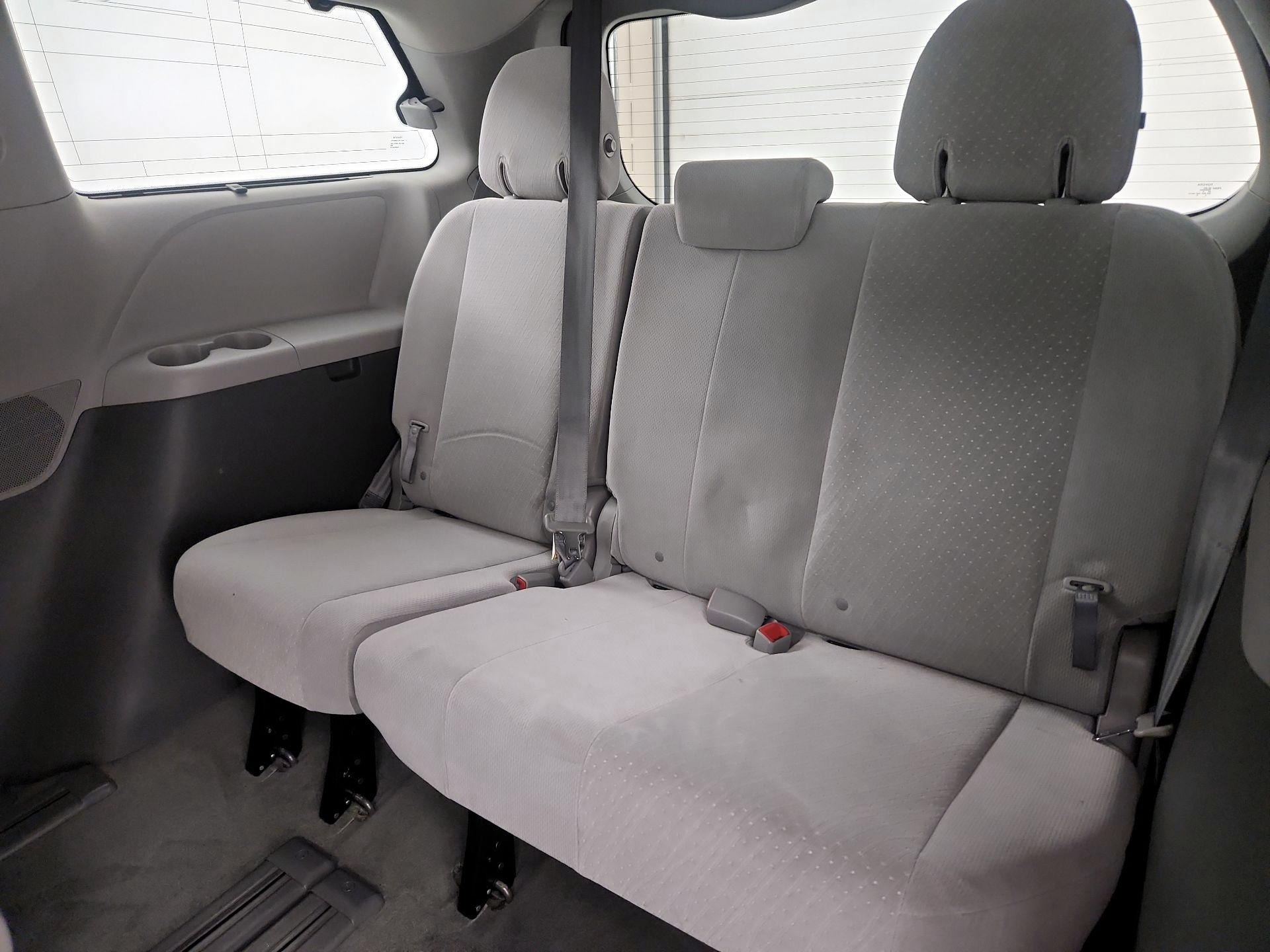 Thumbnail: 2017 Toyota Sienna - 20