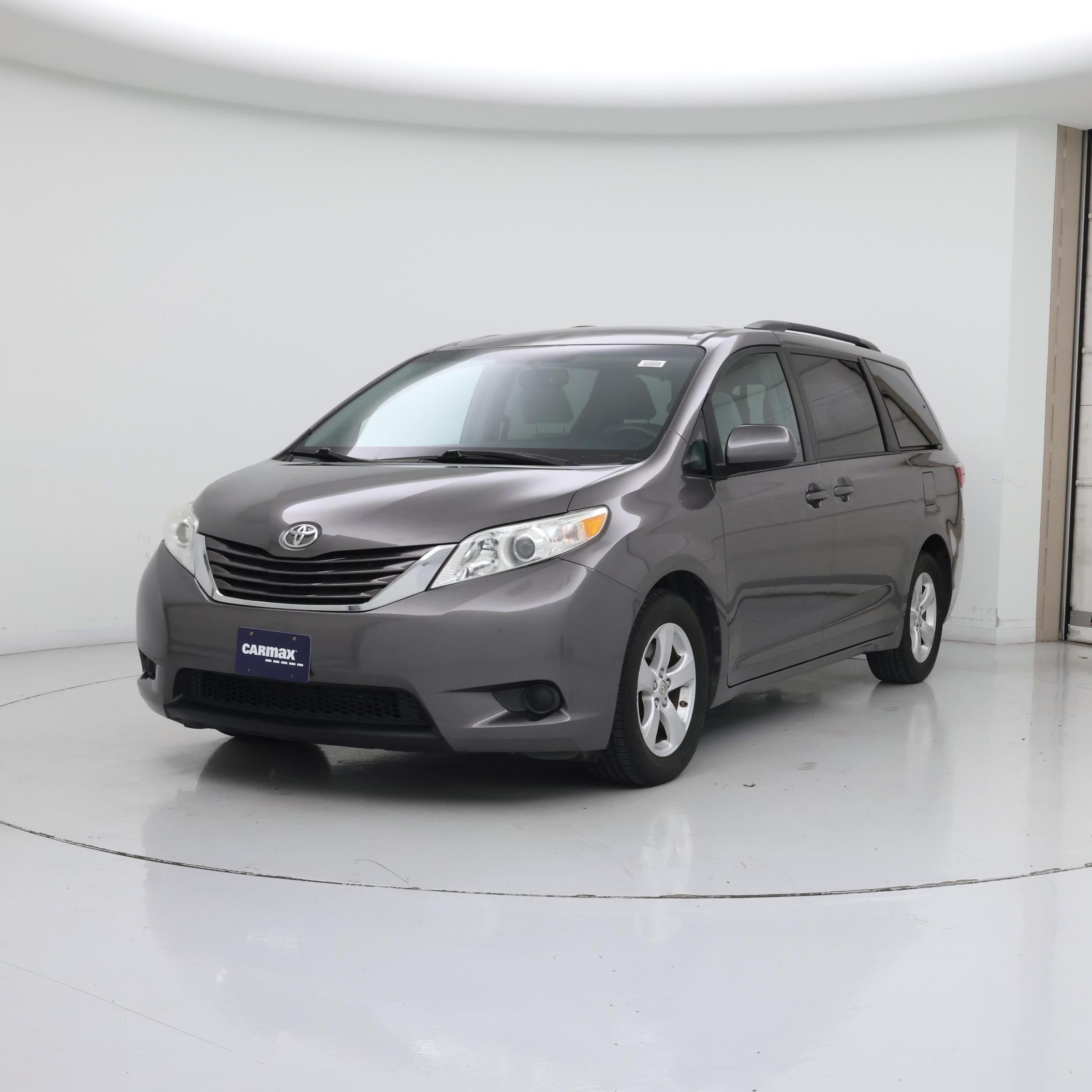 Thumbnail: 2017 Toyota Sienna - 4