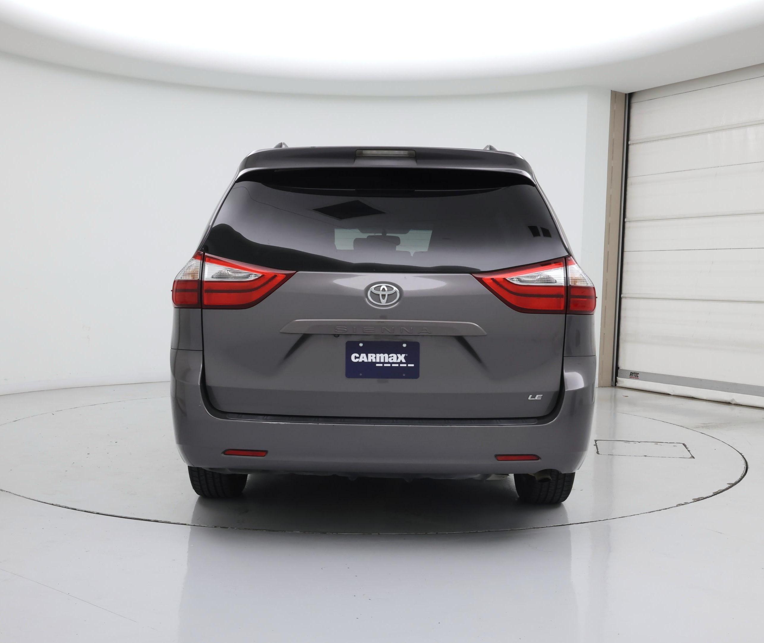 Thumbnail: 2017 Toyota Sienna - 6