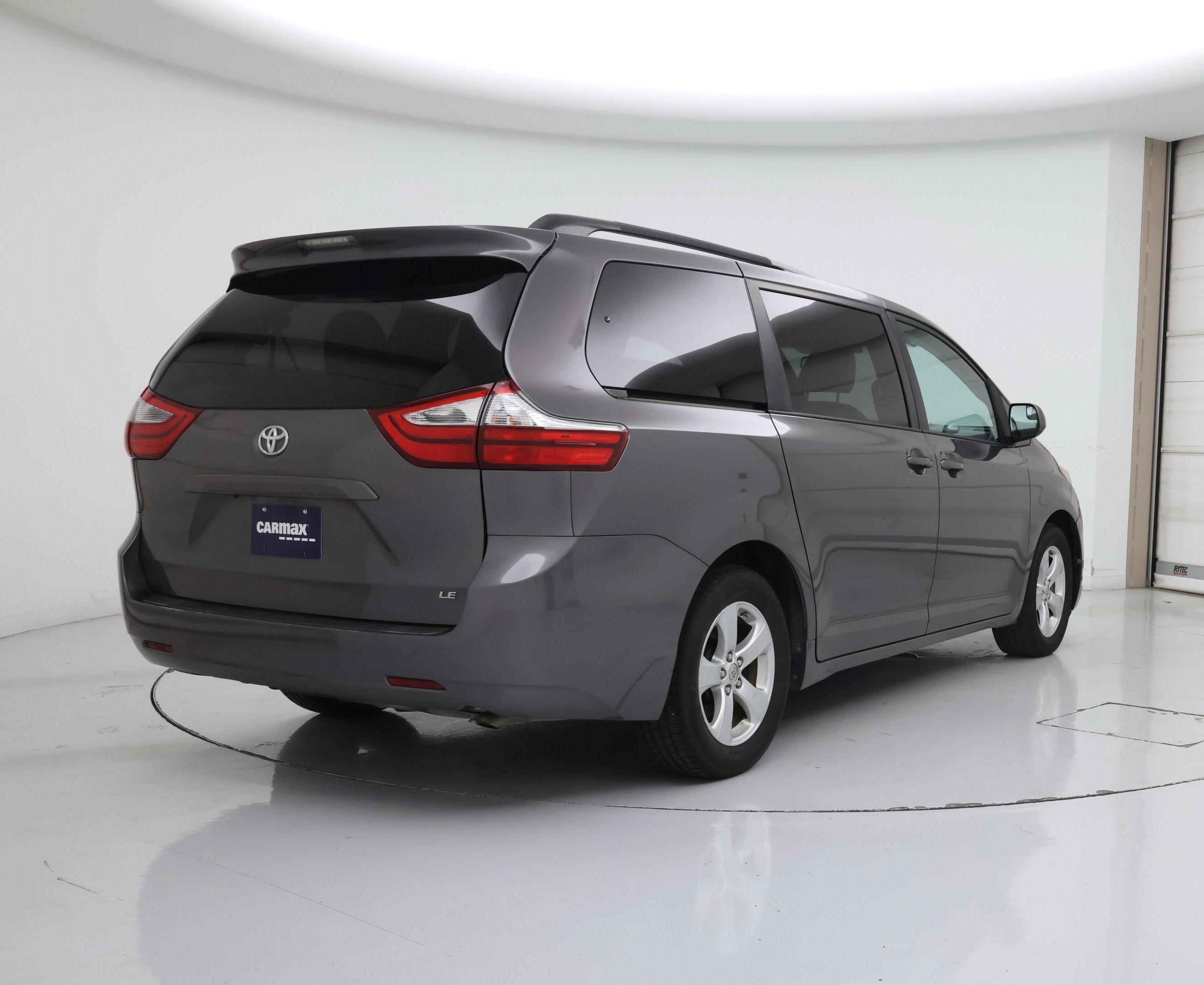 Thumbnail: 2017 Toyota Sienna - 8