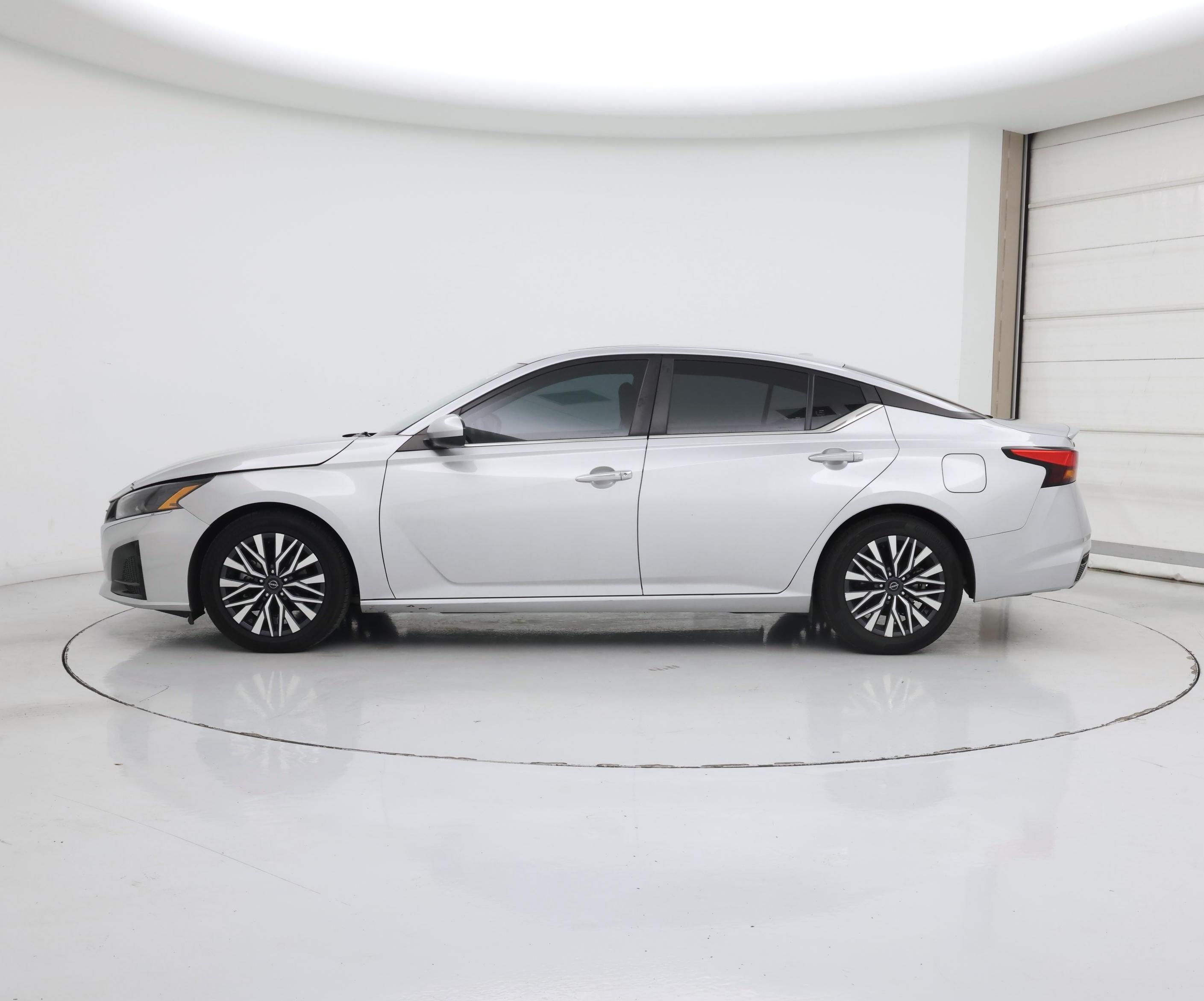 Thumbnail: 2023 Nissan Altima - 3