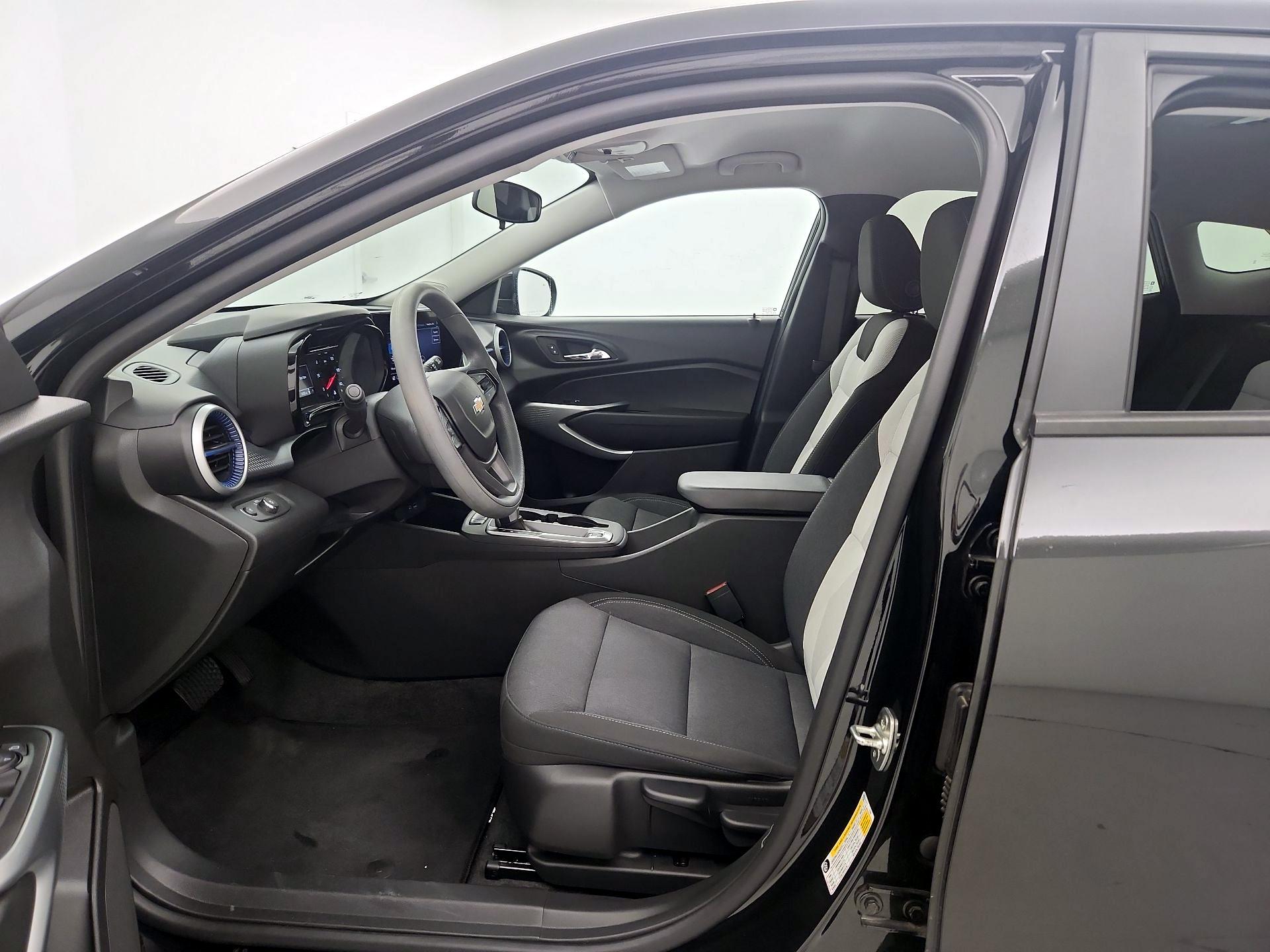 Thumbnail: 2024 Chevrolet Trax - 11