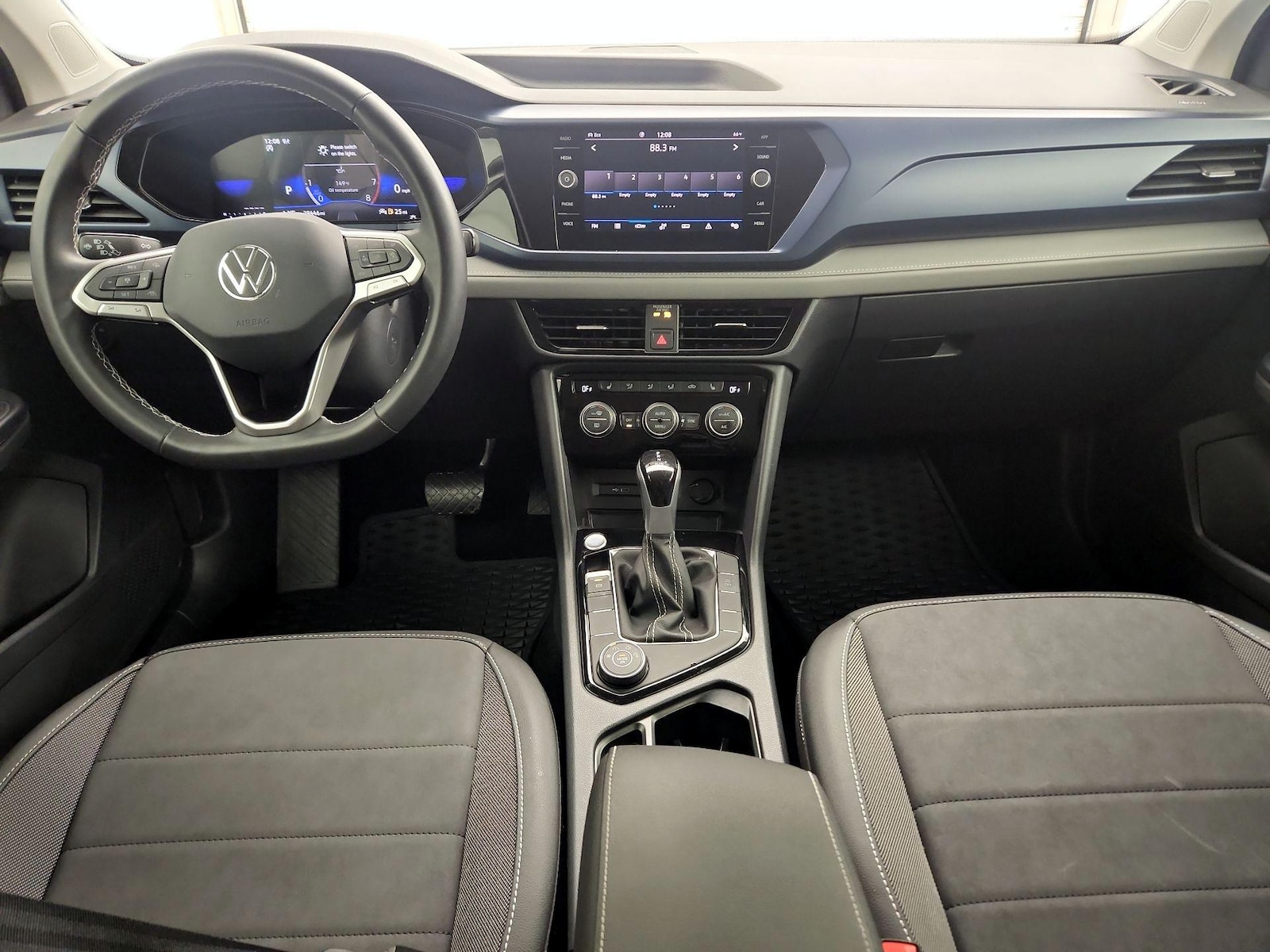 2024 Volkswagen Taos SE - Photo 10