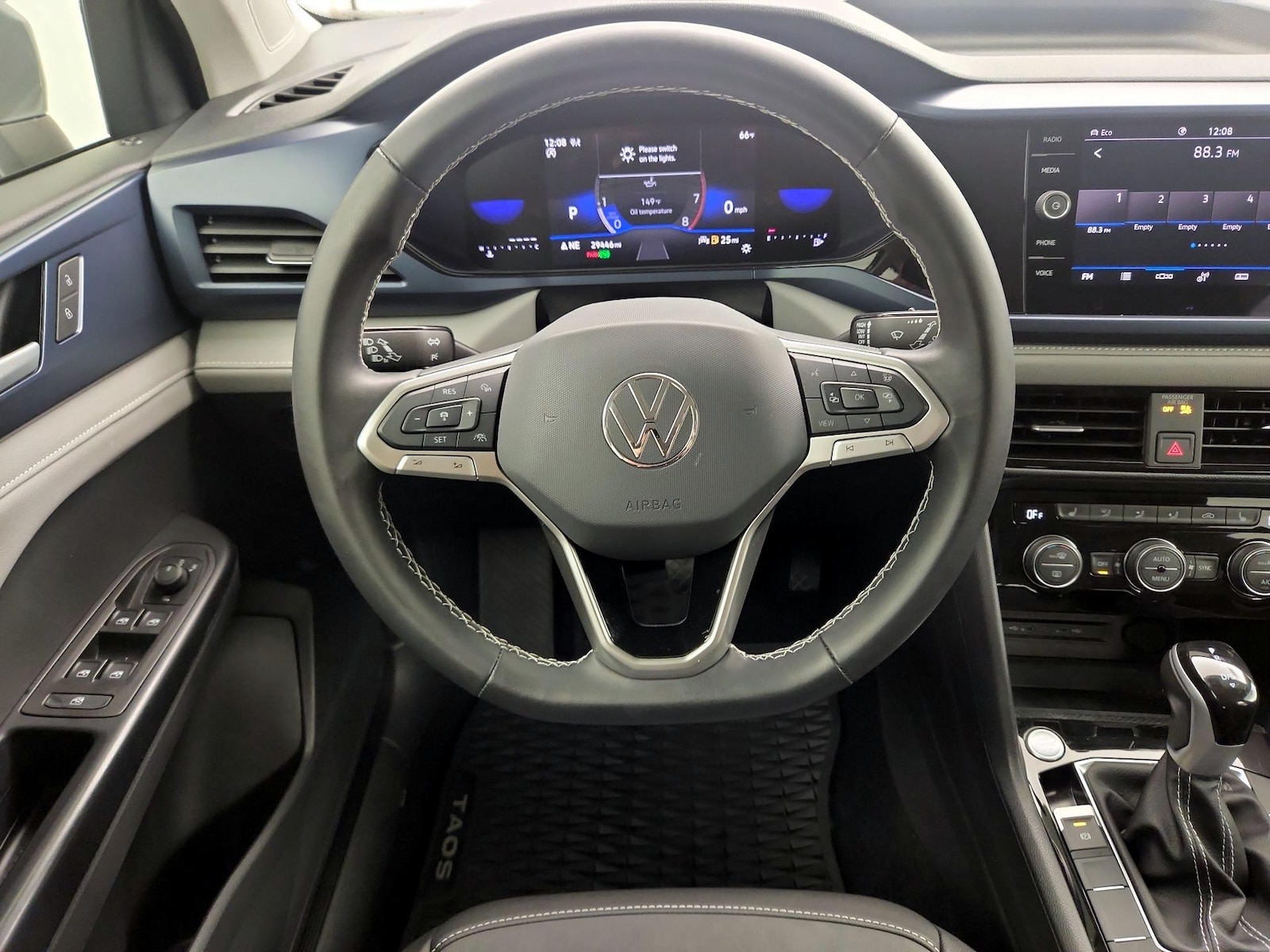 2024 Volkswagen Taos SE - Photo 11