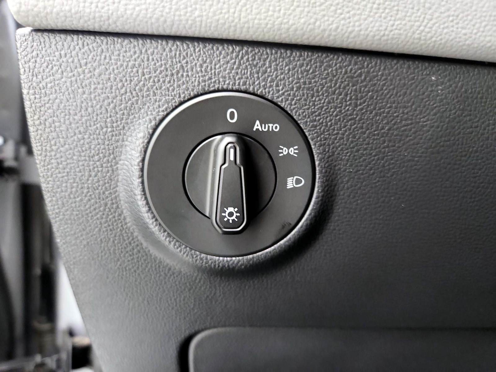 2024 Volkswagen Taos SE - Photo 14