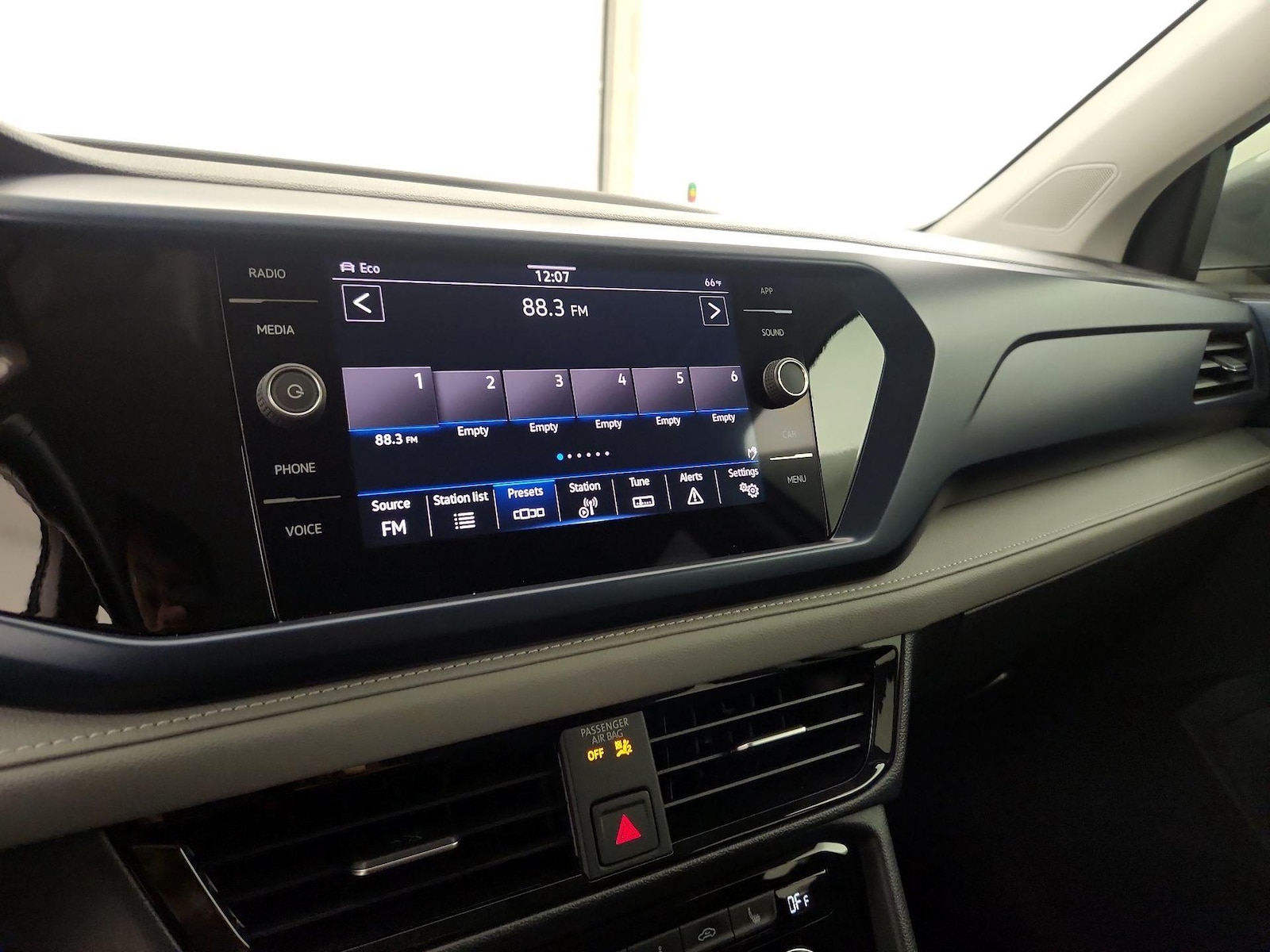 2024 Volkswagen Taos SE - Photo 16