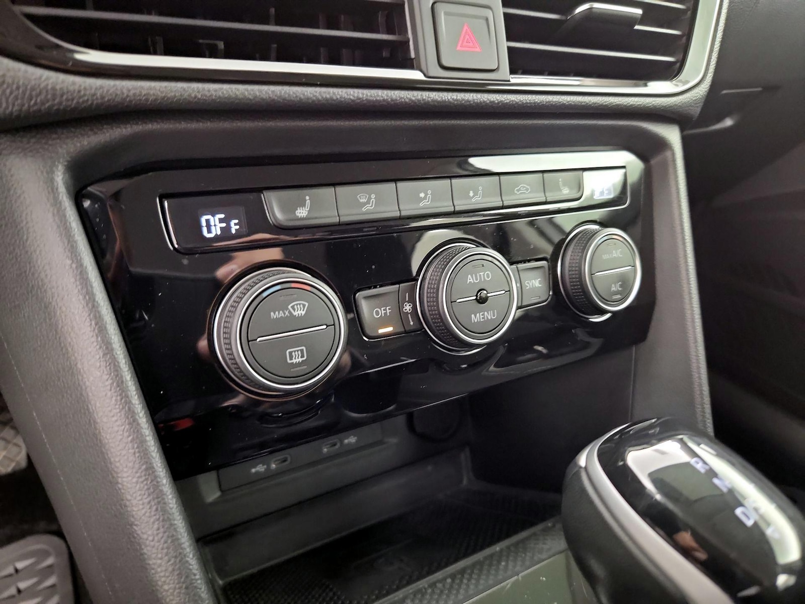 2024 Volkswagen Taos SE - Photo 17