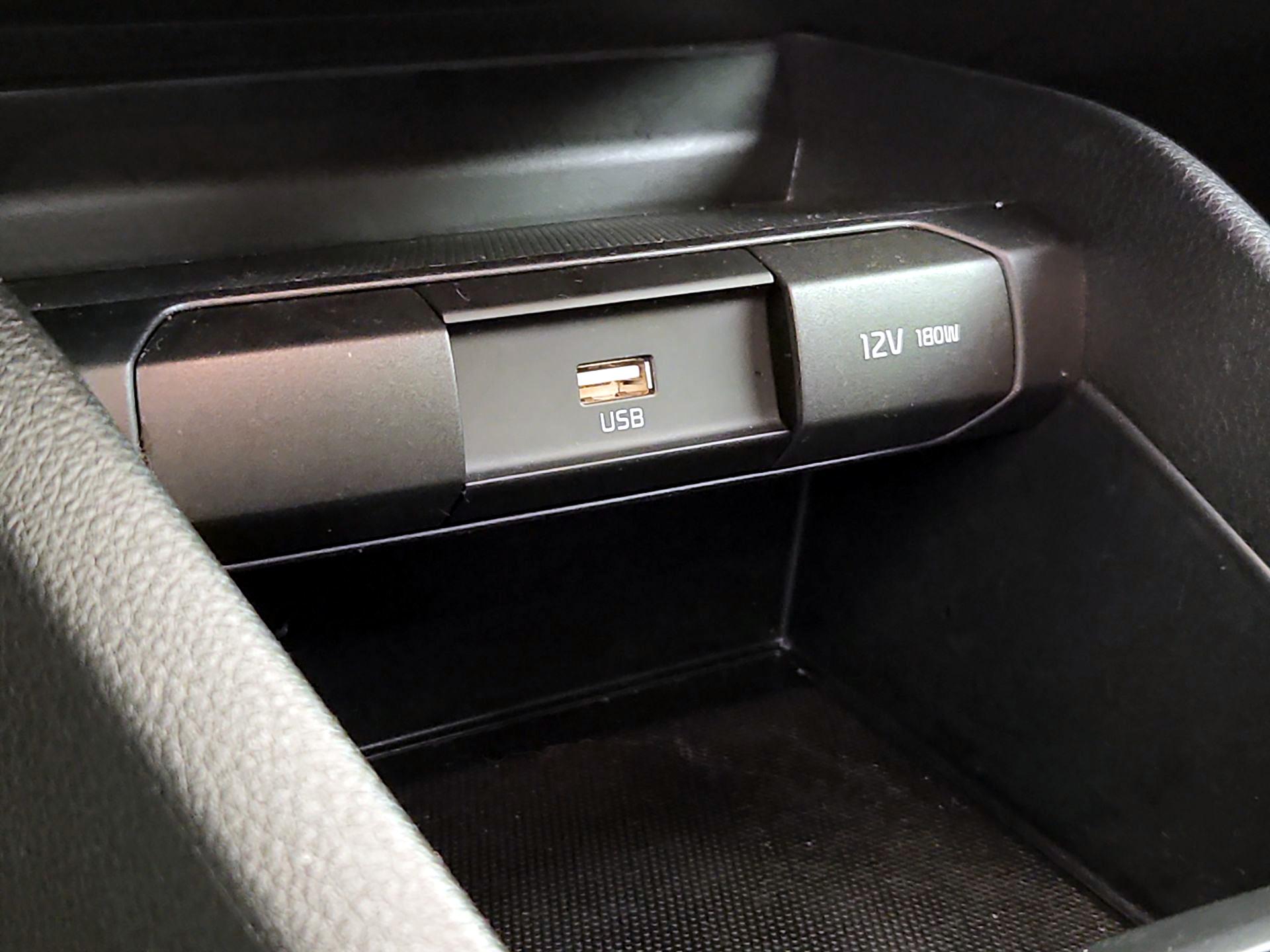 Thumbnail: 2023 Kia Rio - 18