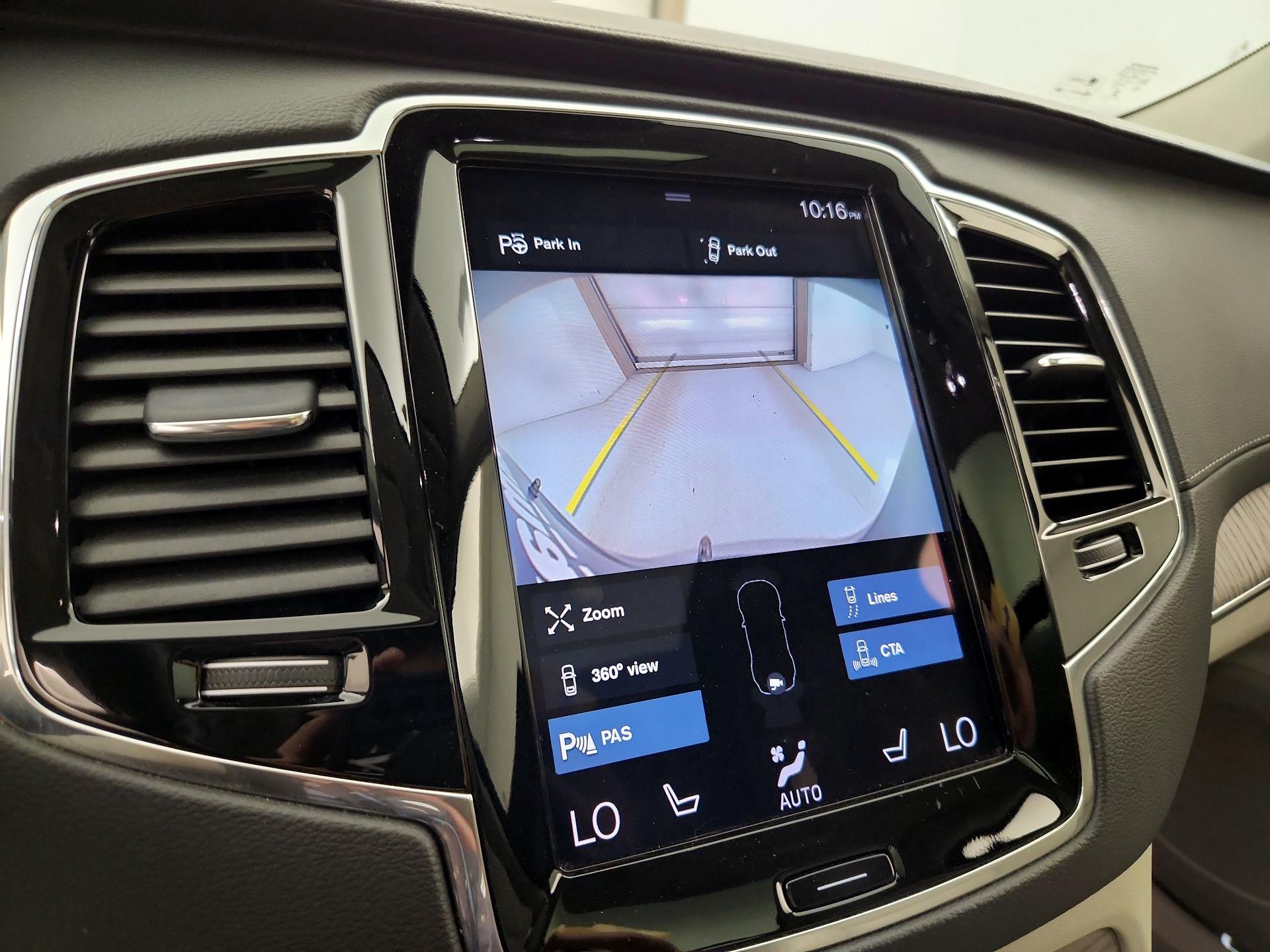Thumbnail: 2022 Volvo XC90 - 14