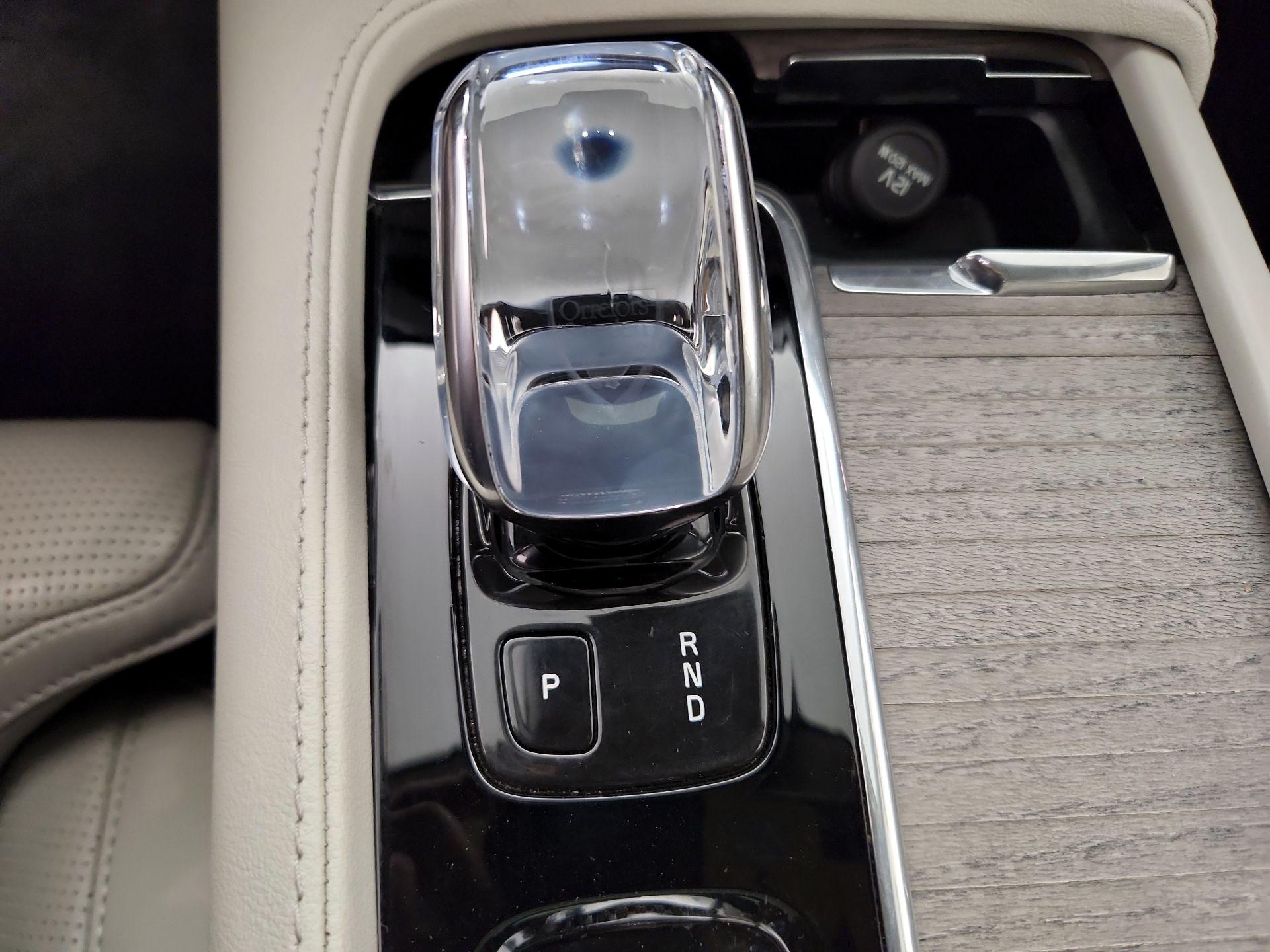 Thumbnail: 2022 Volvo XC90 - 17