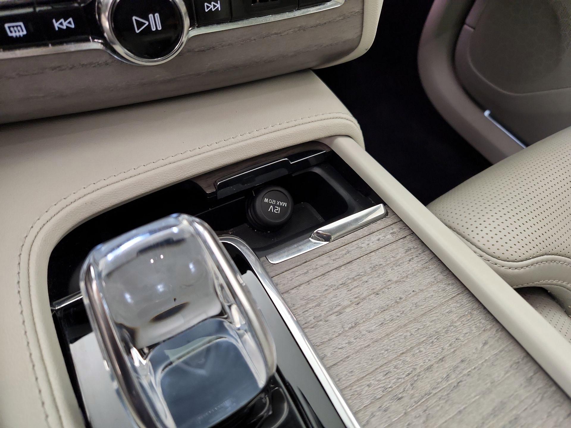 Thumbnail: 2022 Volvo XC90 - 18
