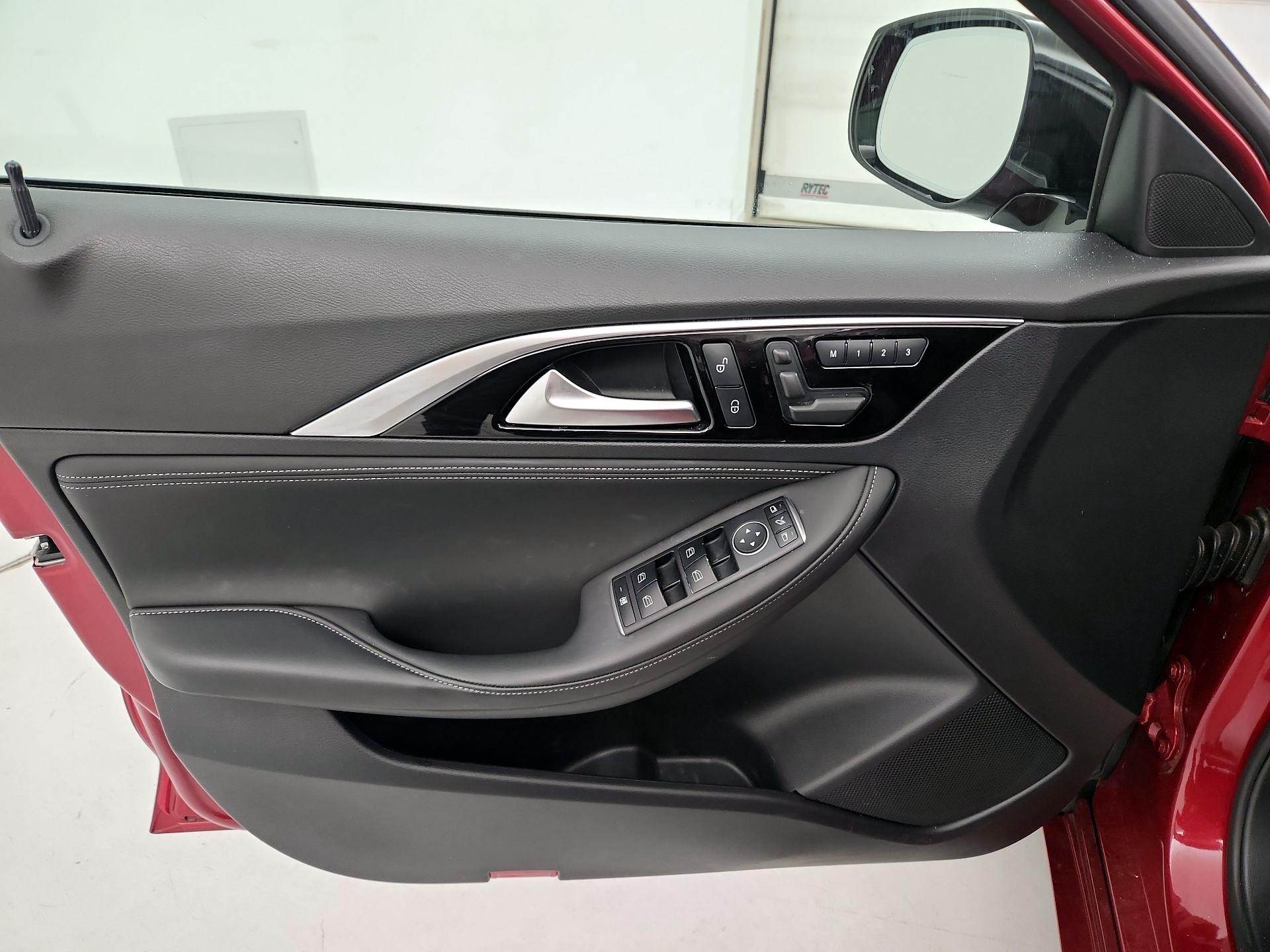 Thumbnail: 2019 INFINITI QX30 - 12