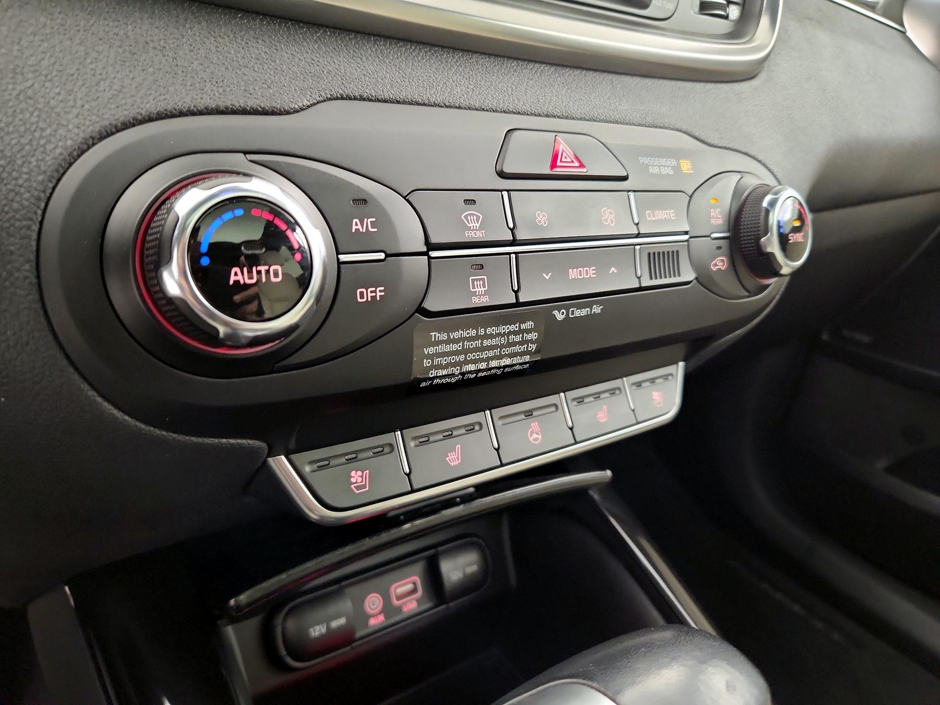 Thumbnail: 2017 Kia Sorento - 17