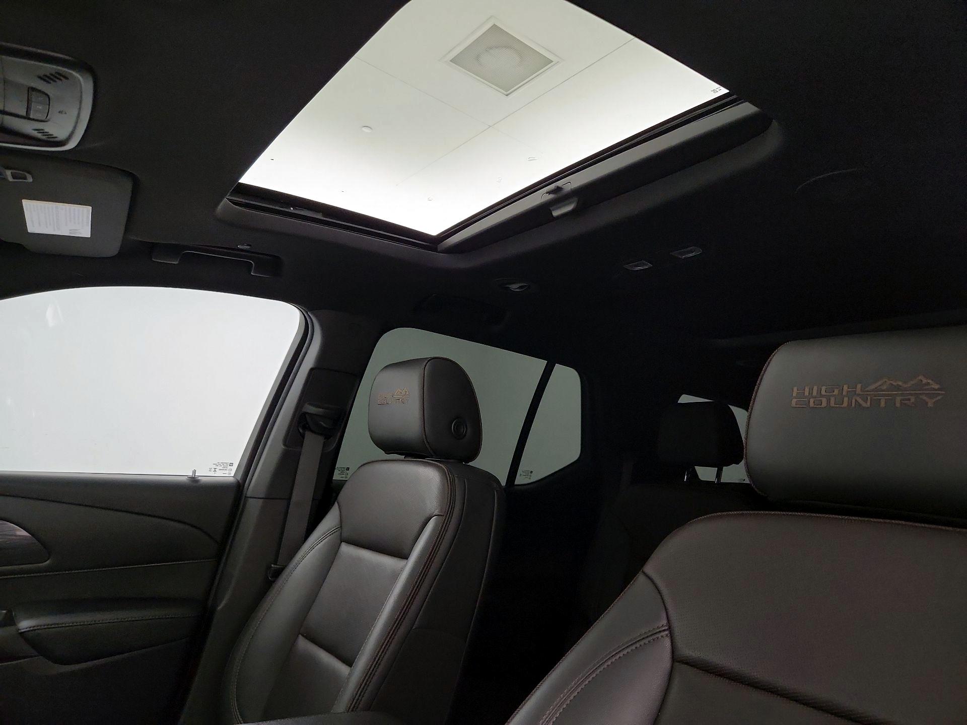 Thumbnail: 2023 Chevrolet Traverse - 19