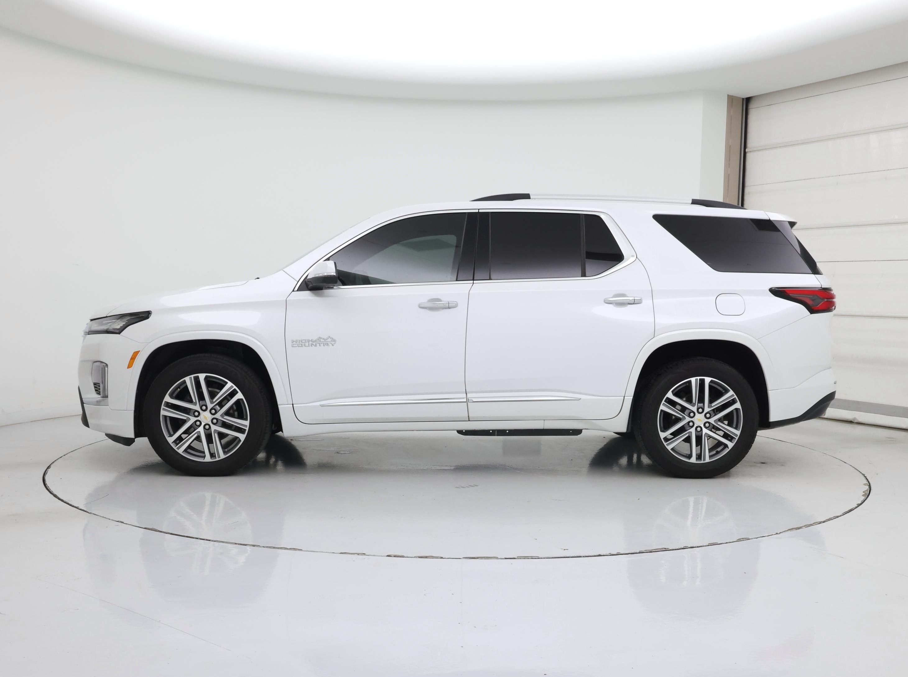 Thumbnail: 2023 Chevrolet Traverse - 3