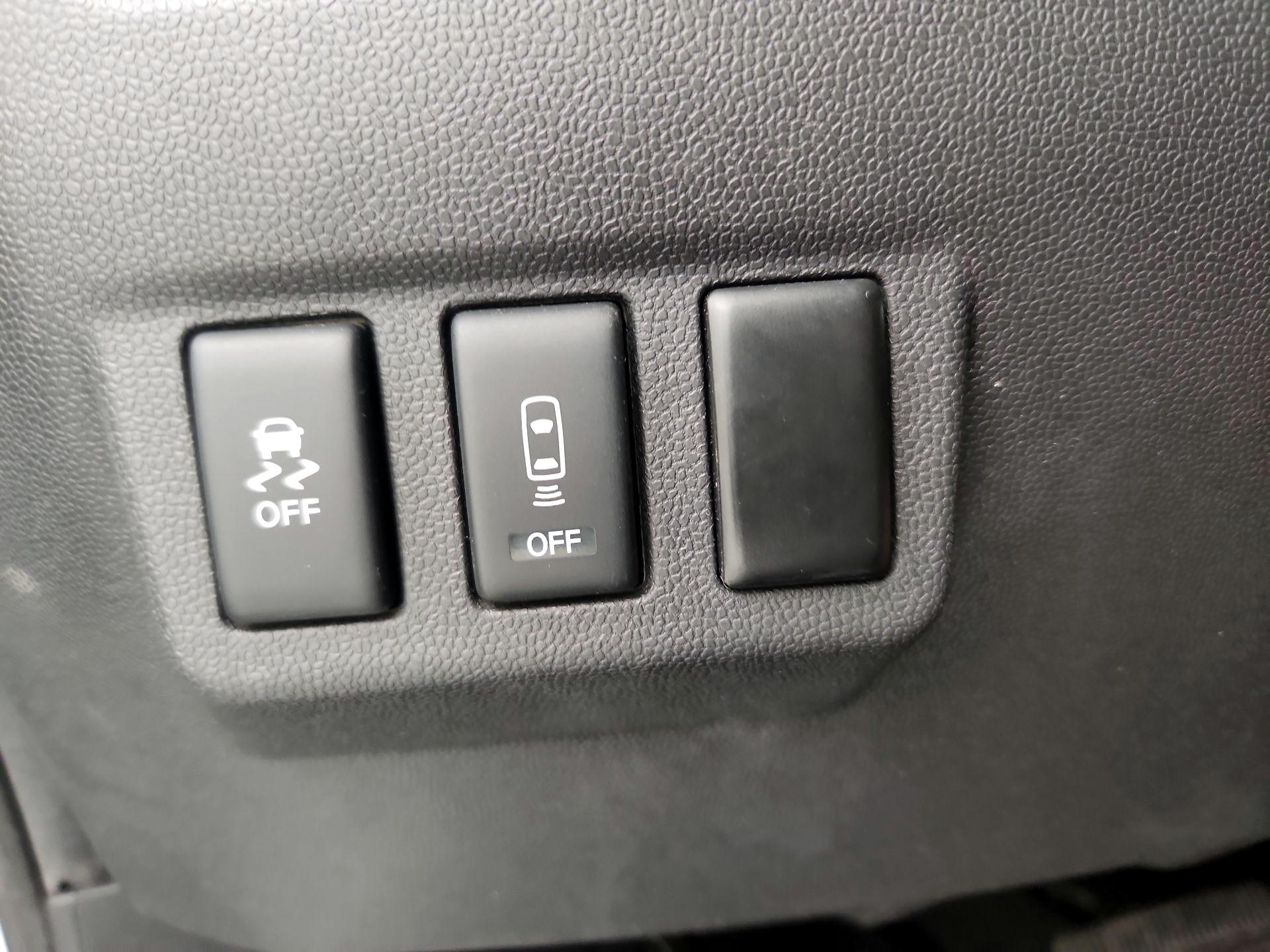 Thumbnail: 2014 Nissan Titan - 13