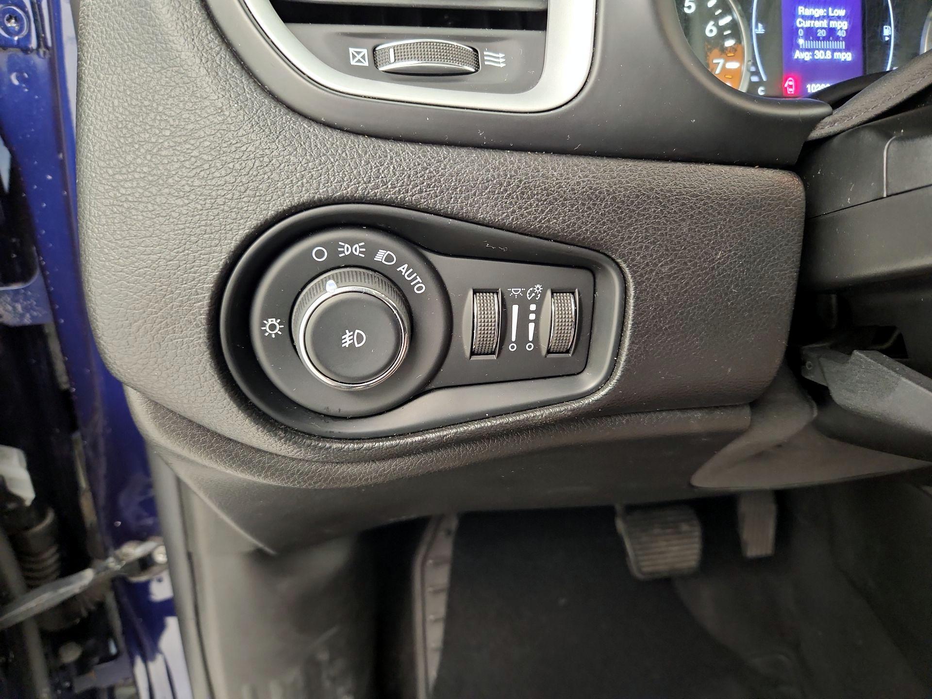 Thumbnail: 2018 Jeep Renegade - 13