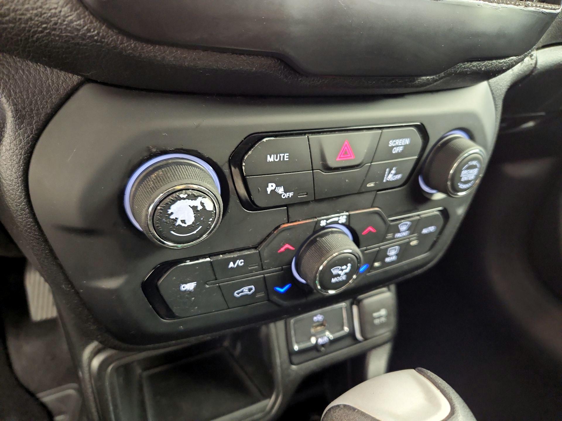 Thumbnail: 2018 Jeep Renegade - 17
