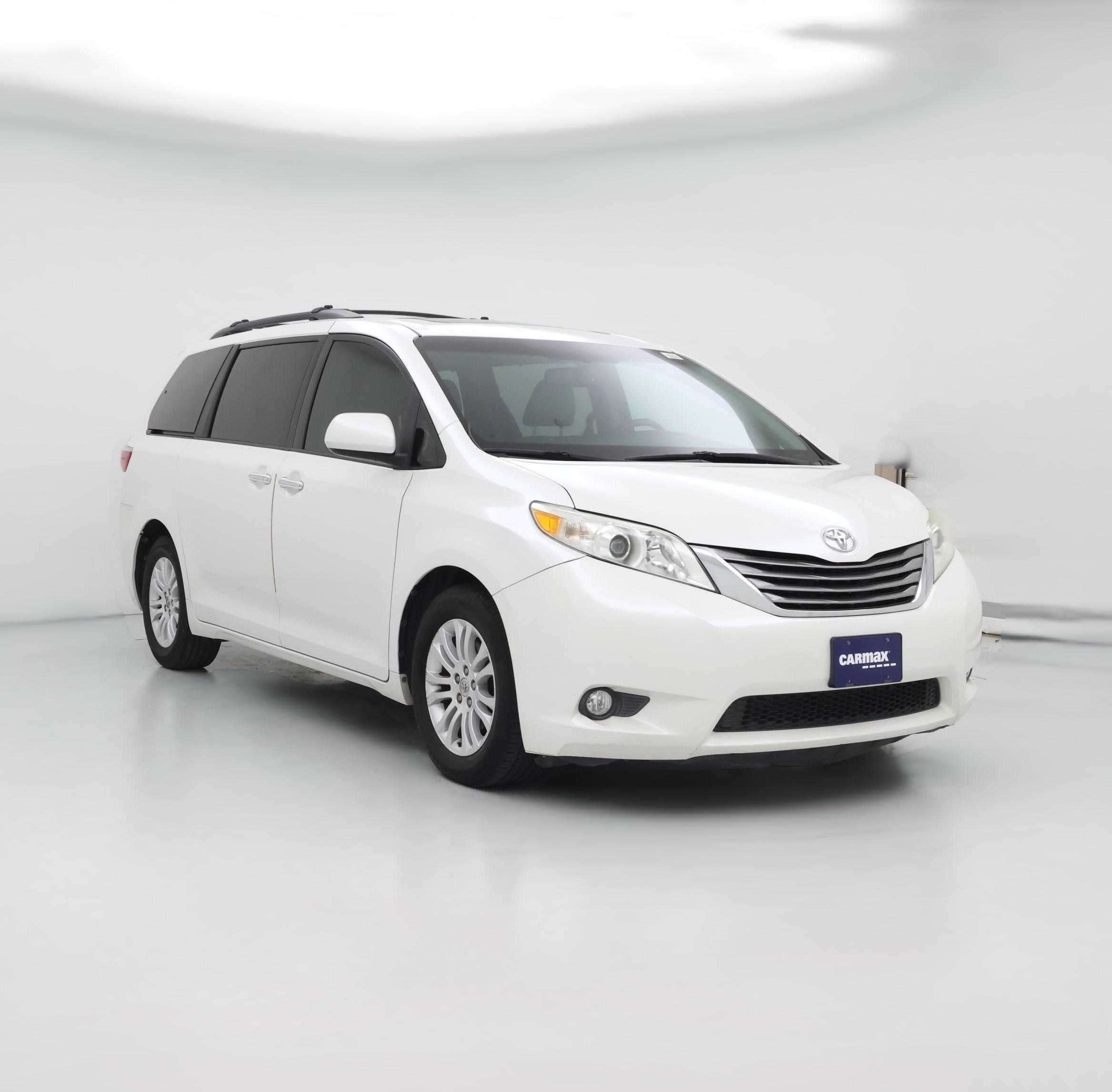Thumbnail: 2015 Toyota Sienna - 1