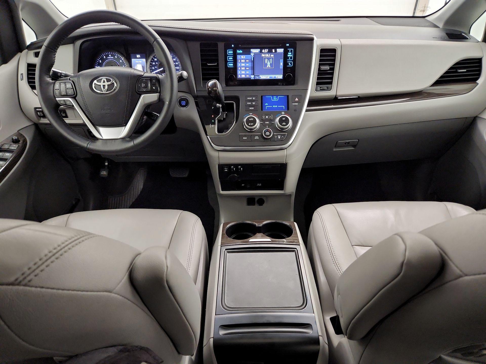 Thumbnail: 2015 Toyota Sienna - 9