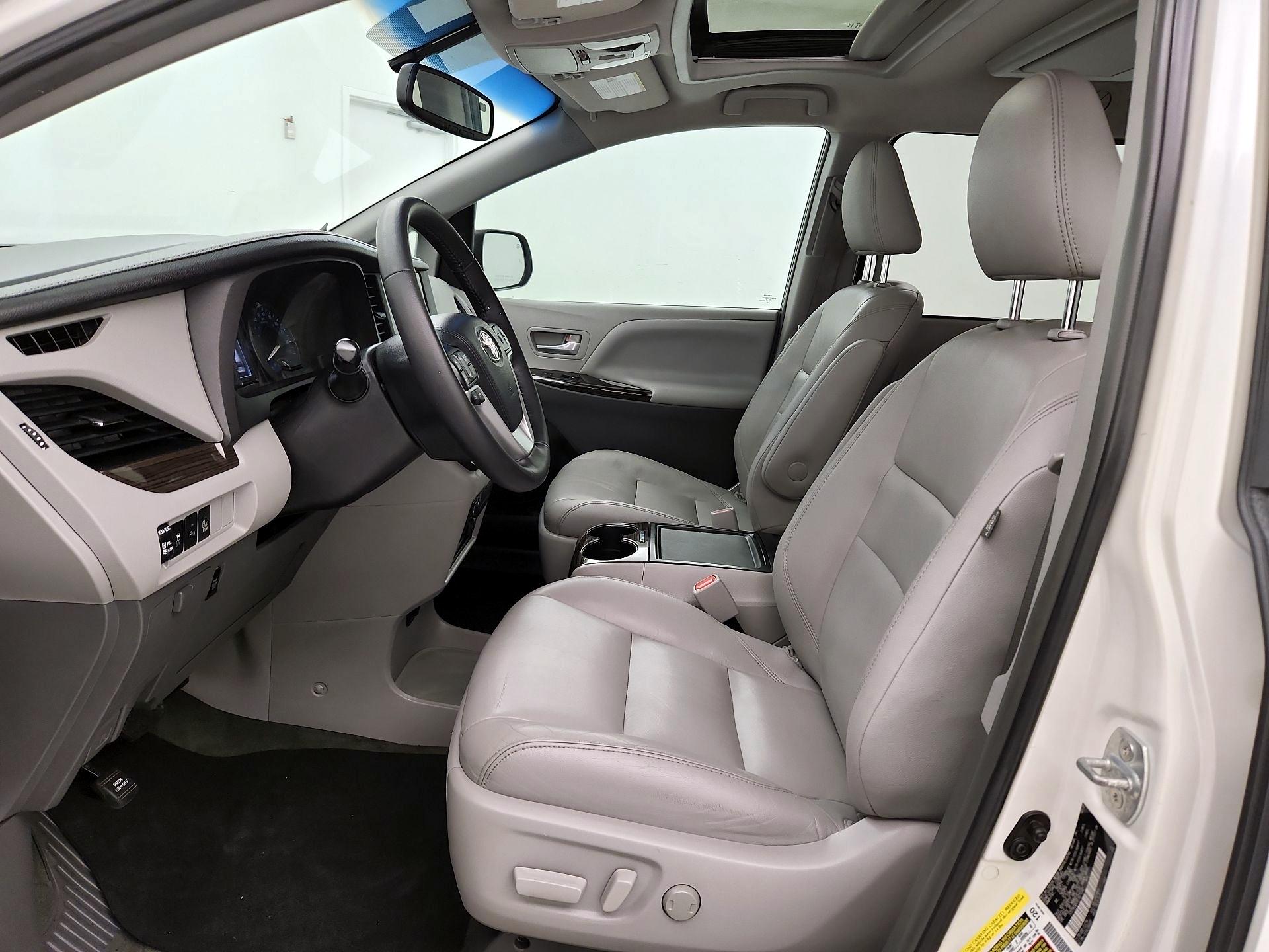Thumbnail: 2015 Toyota Sienna - 11