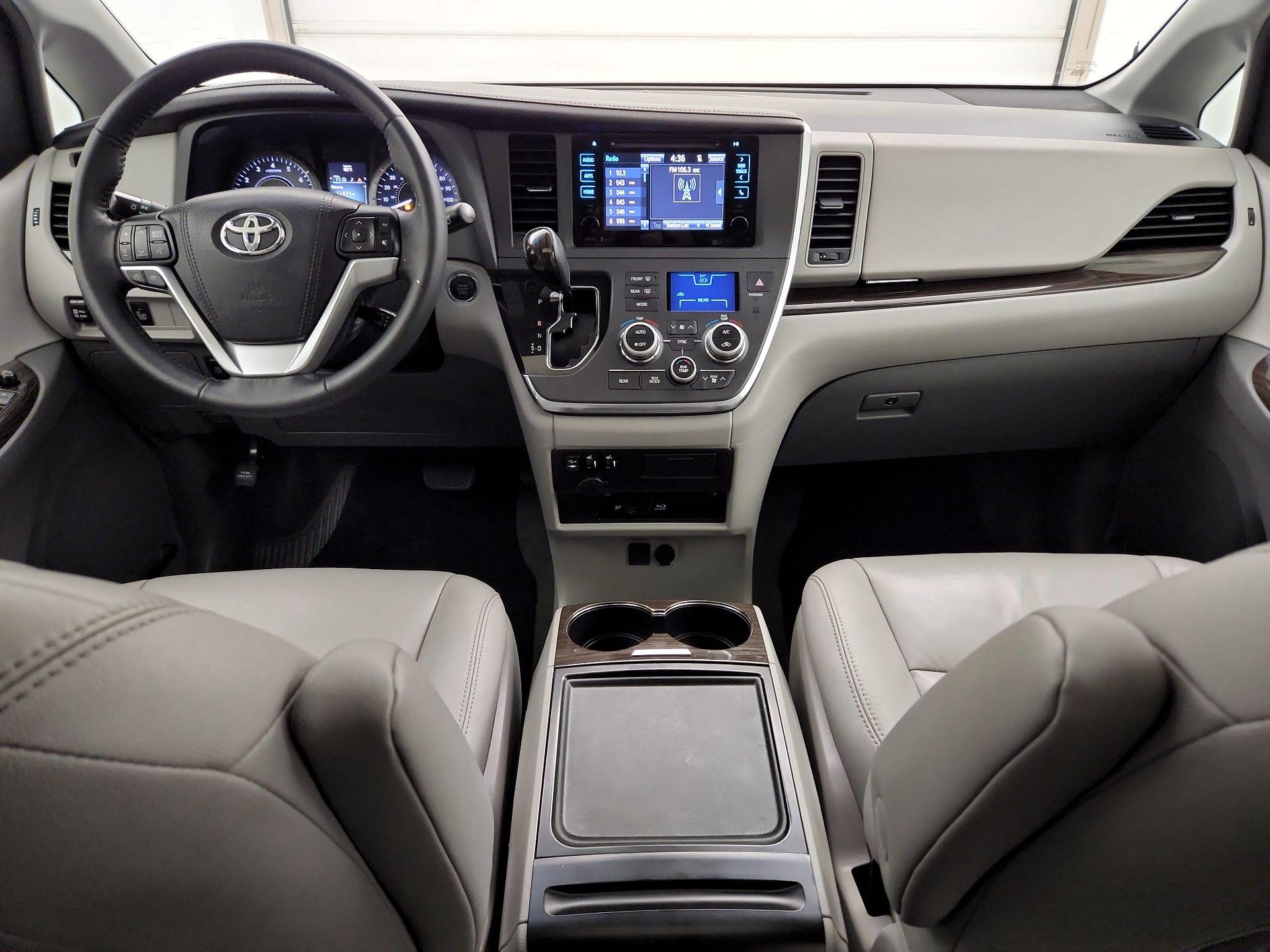 Thumbnail: 2015 Toyota Sienna - 14
