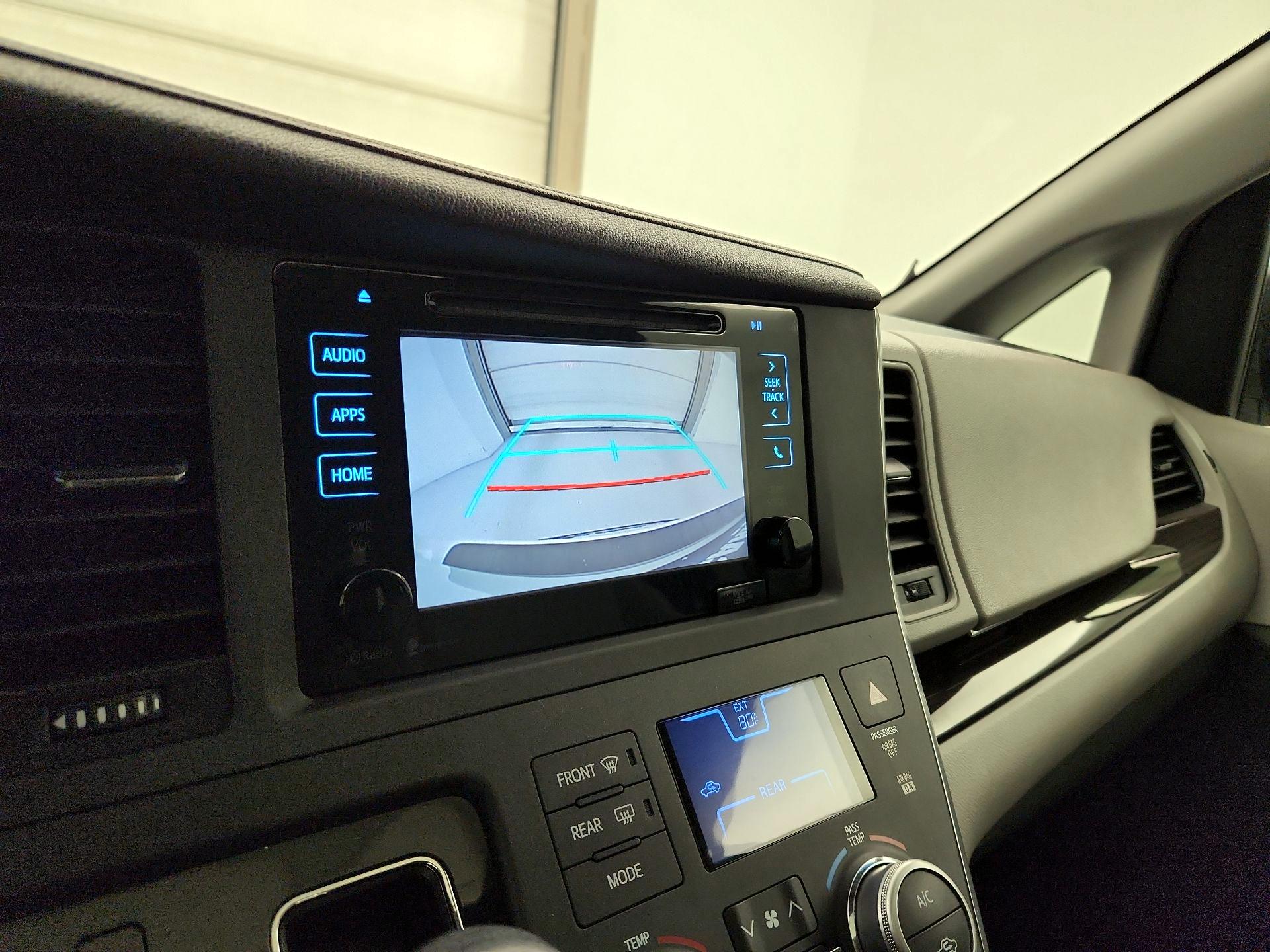 Thumbnail: 2015 Toyota Sienna - 15