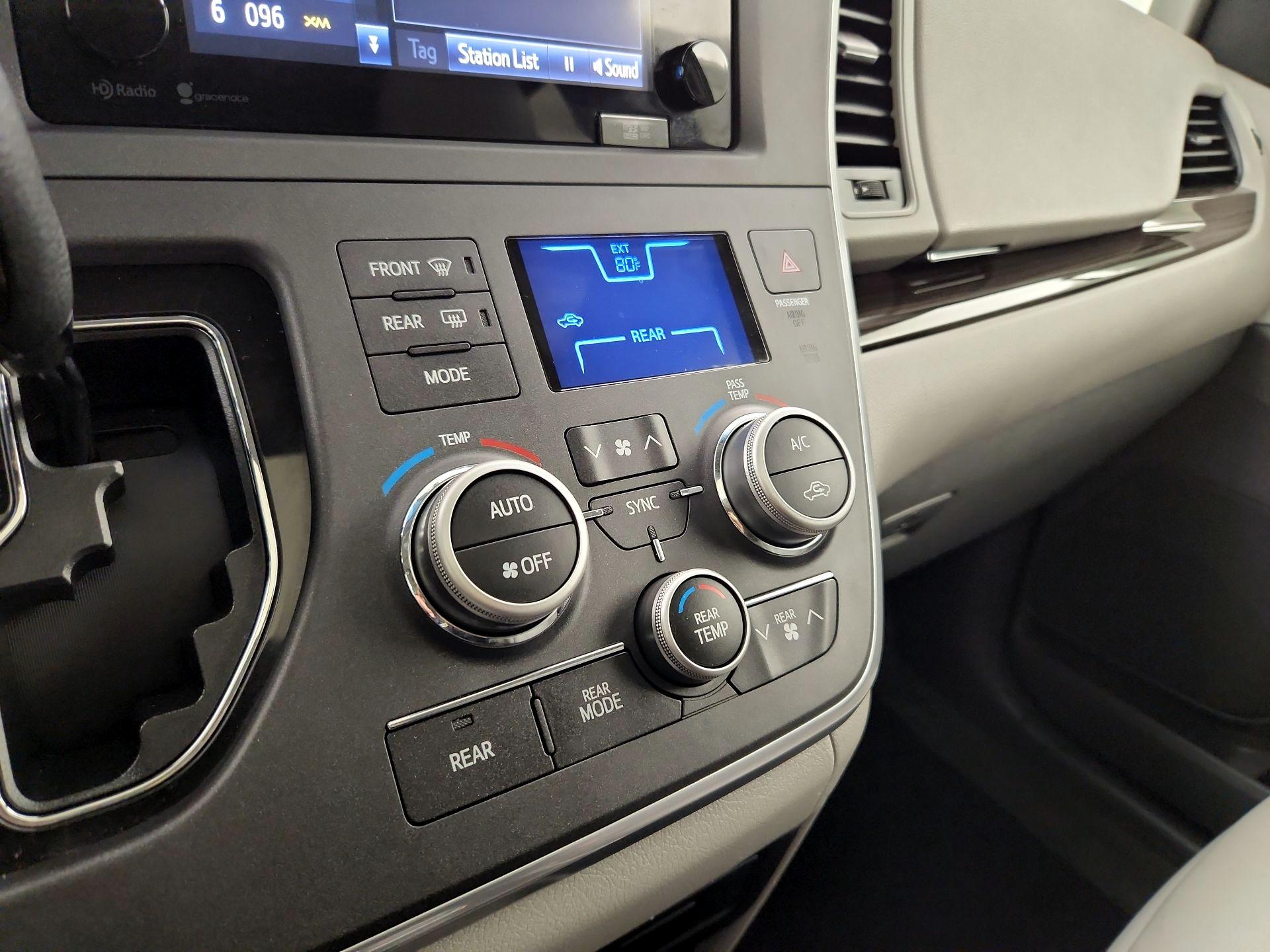 Thumbnail: 2015 Toyota Sienna - 17
