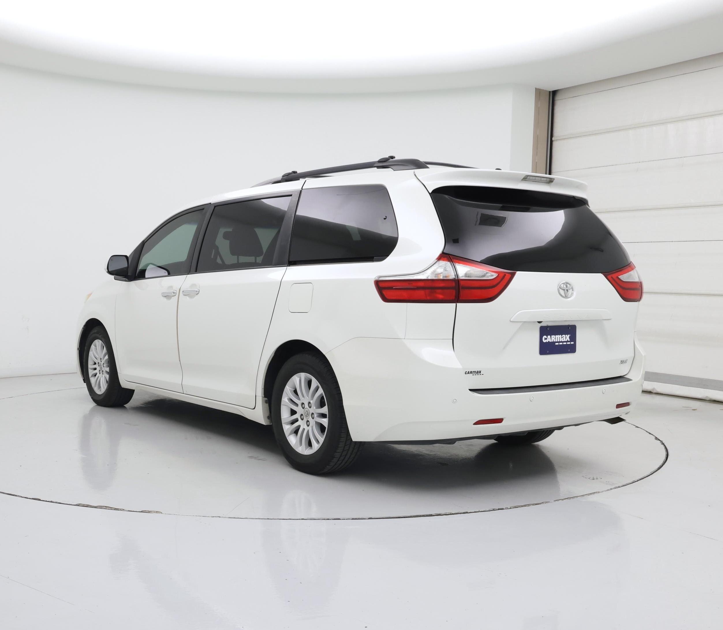 Thumbnail: 2015 Toyota Sienna - 2