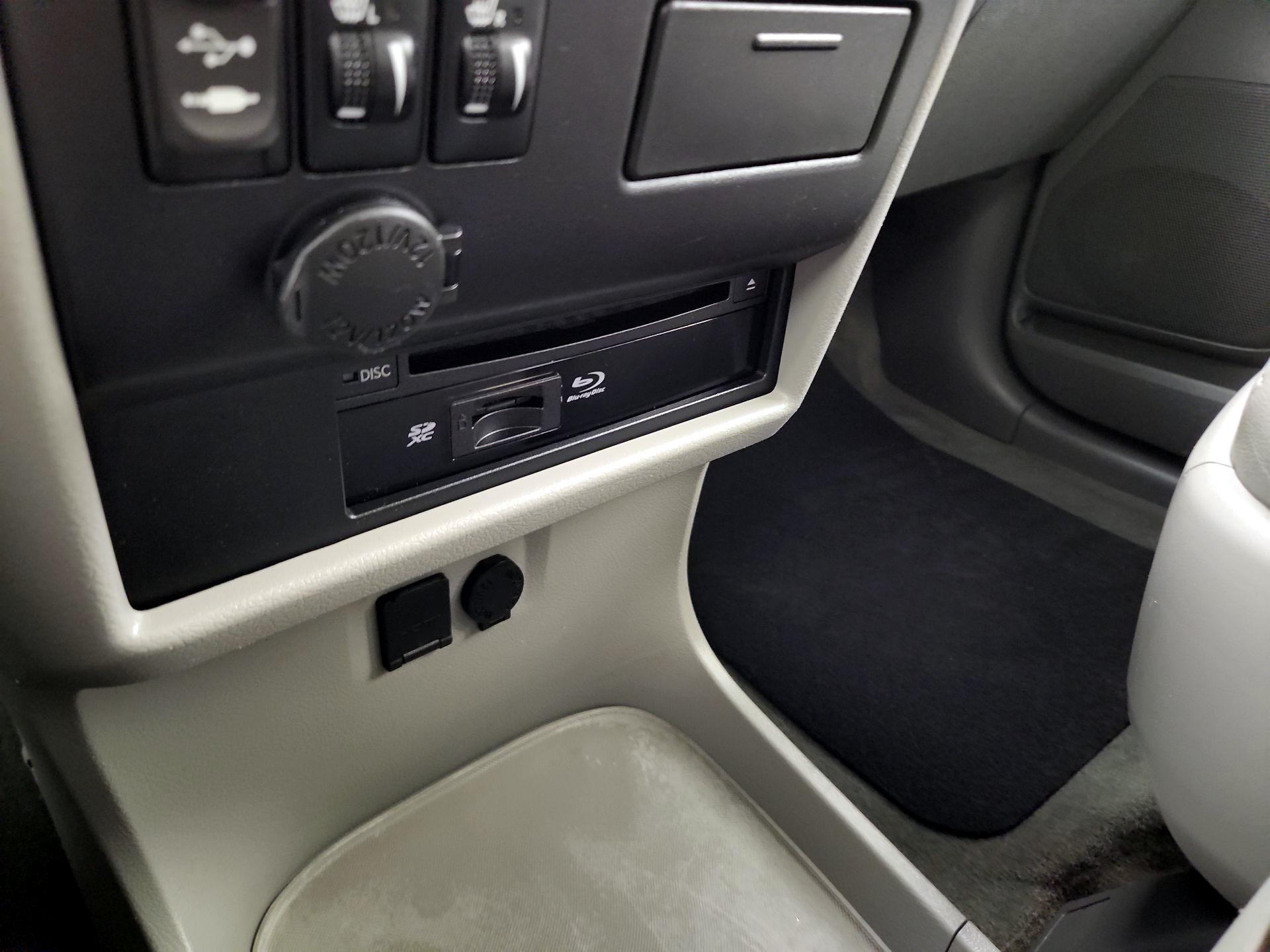 Thumbnail: 2015 Toyota Sienna - 19