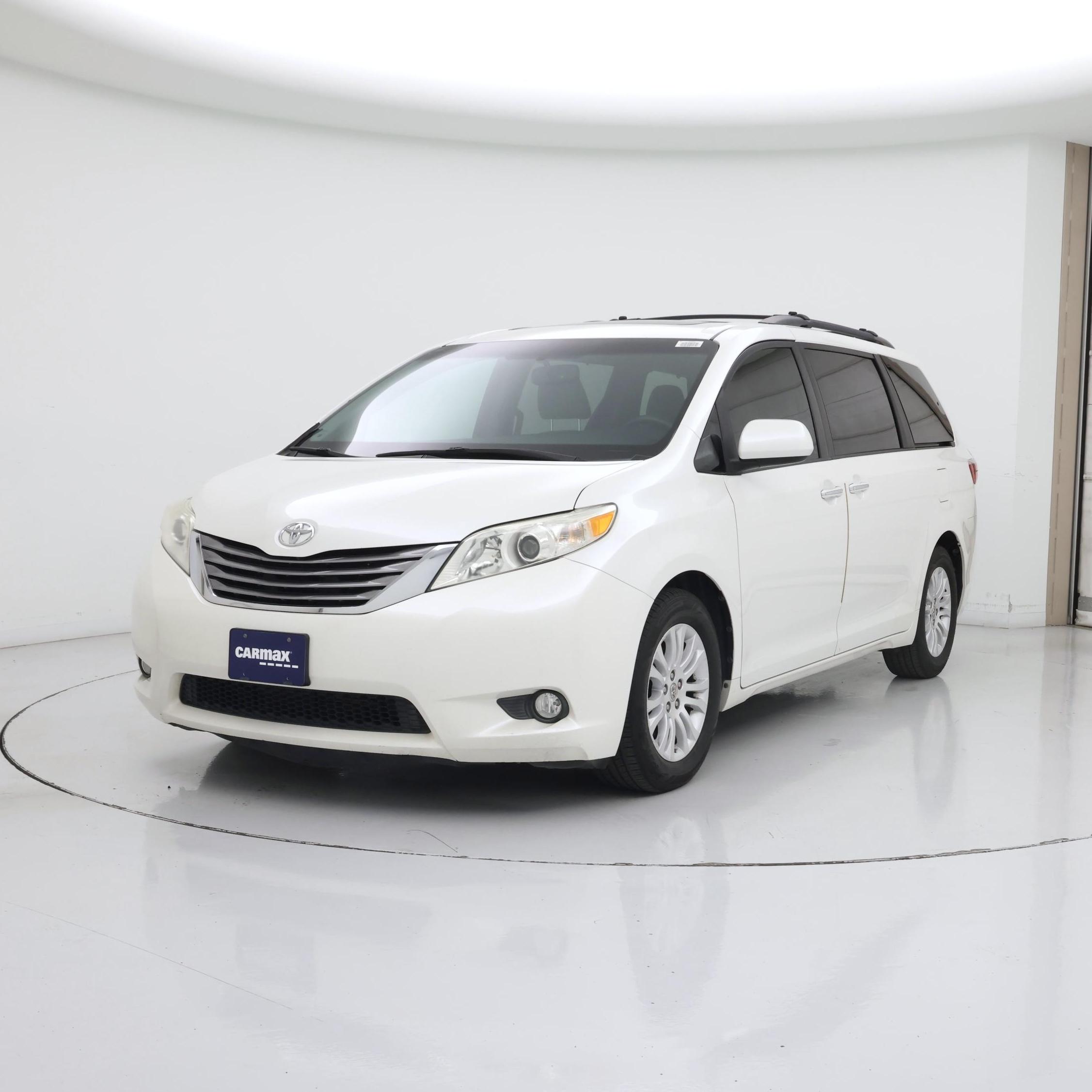 Thumbnail: 2015 Toyota Sienna - 4