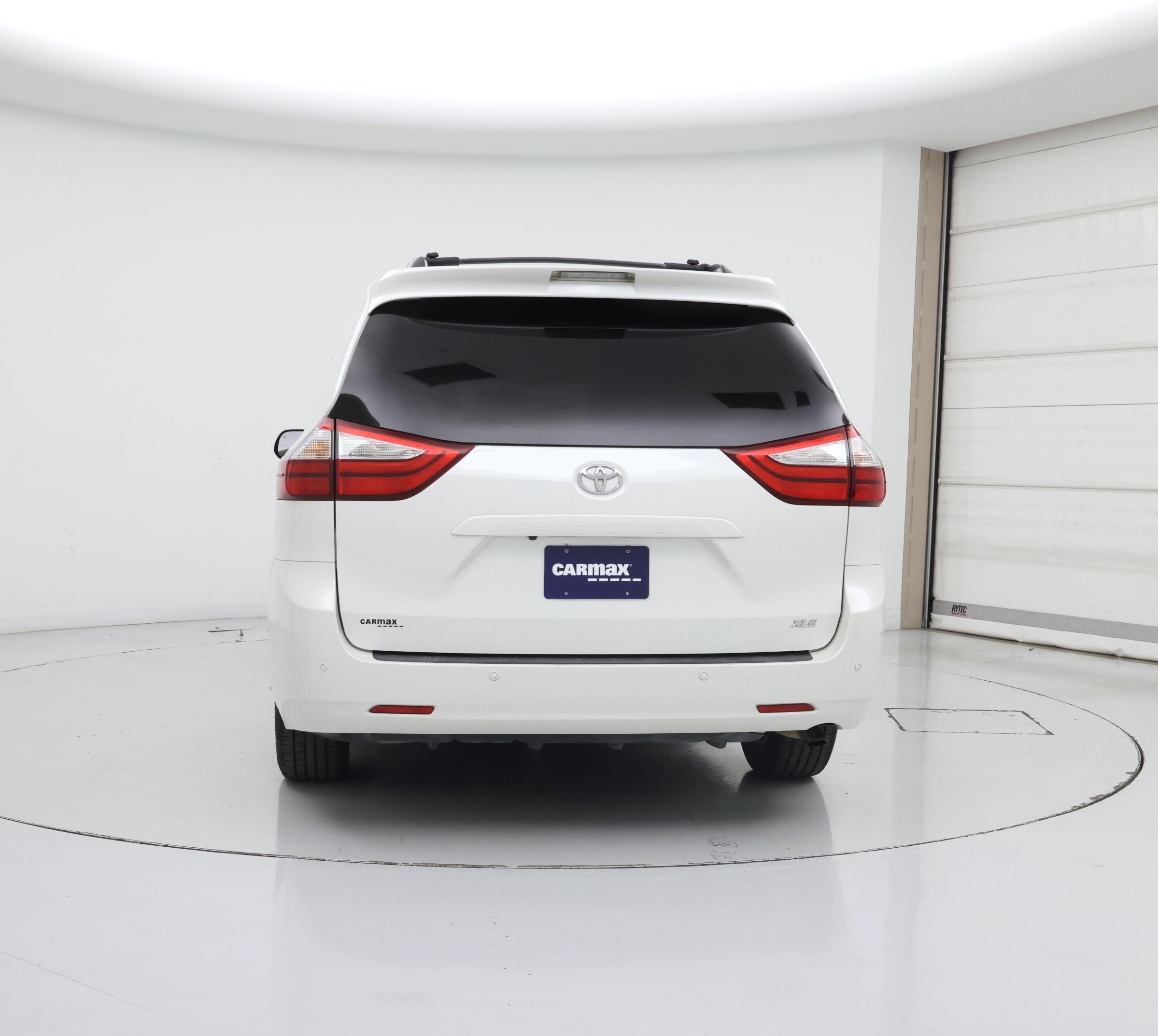 Thumbnail: 2015 Toyota Sienna - 6