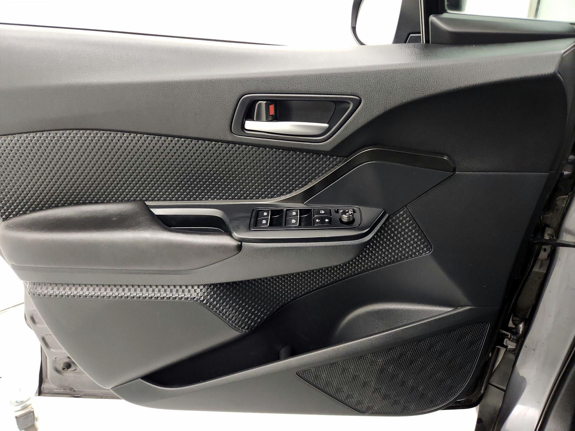 Thumbnail: 2018 Toyota C-HR - 12