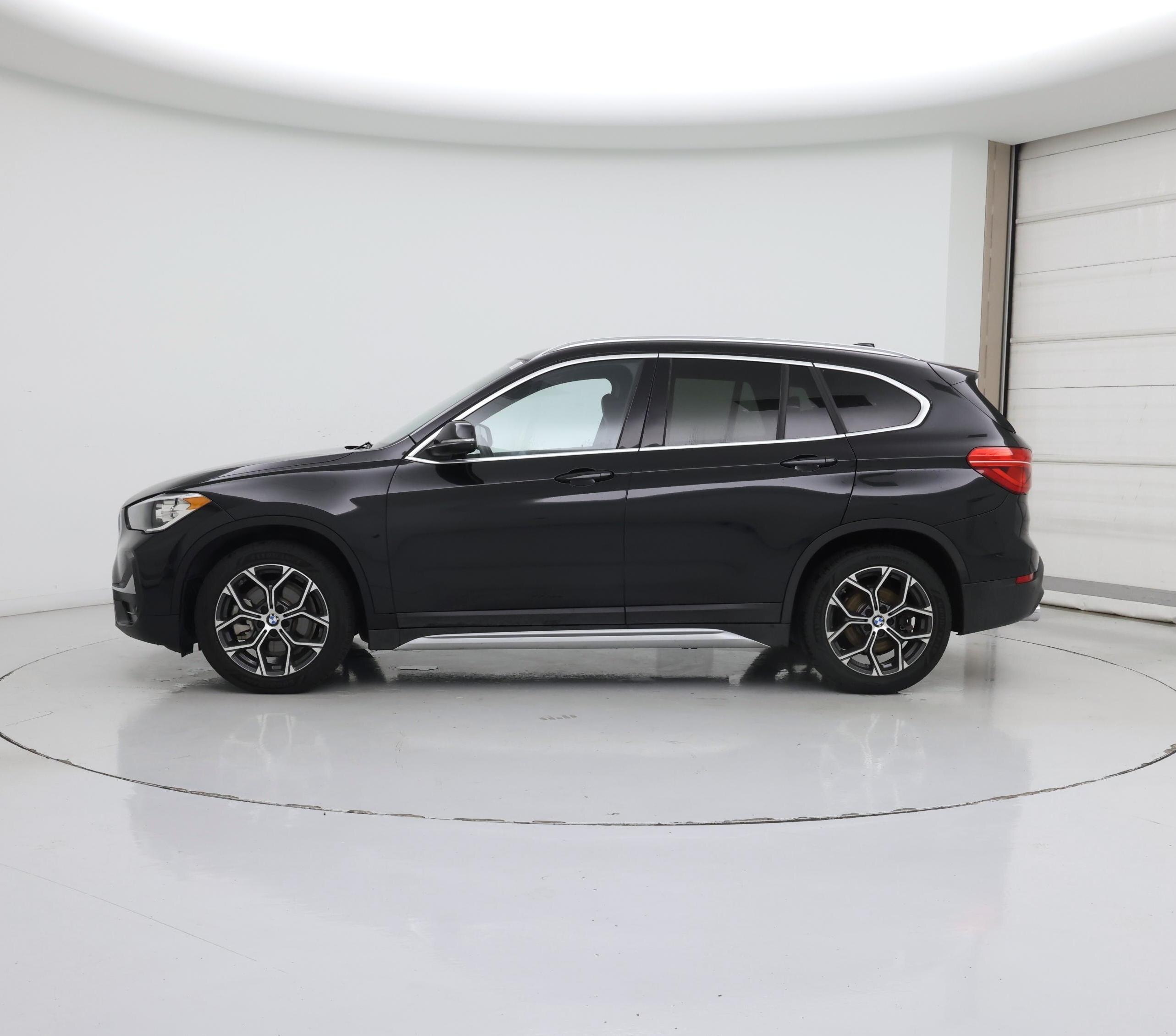 Thumbnail: 2021 BMW X1 - 3