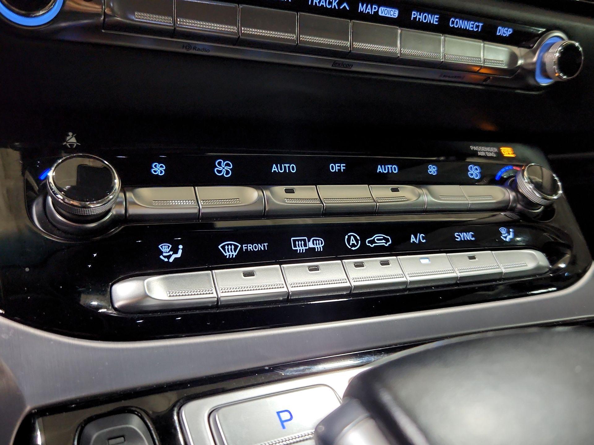 Thumbnail: 2019 Genesis G90 - 17