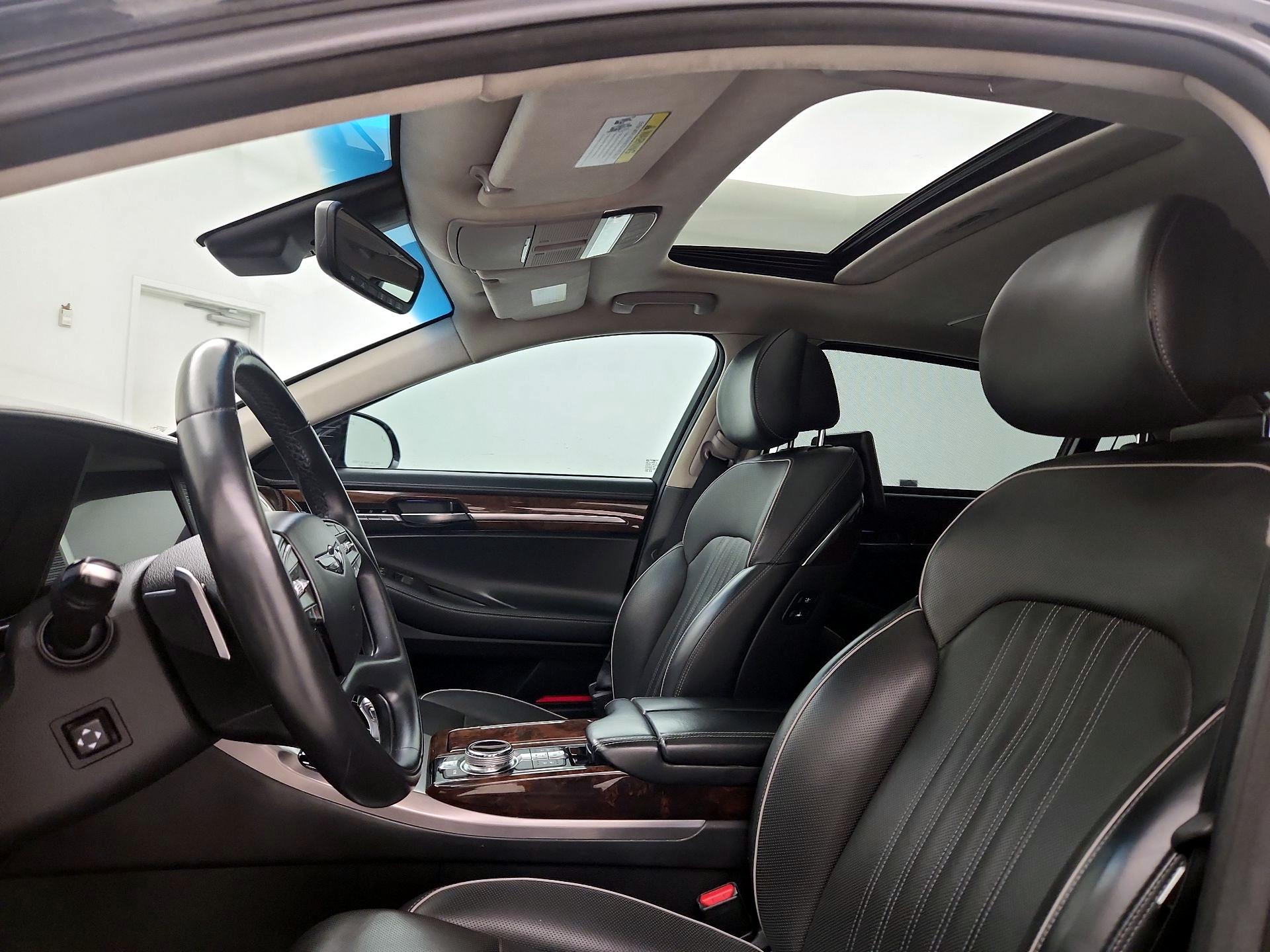 Thumbnail: 2019 Genesis G90 - 19