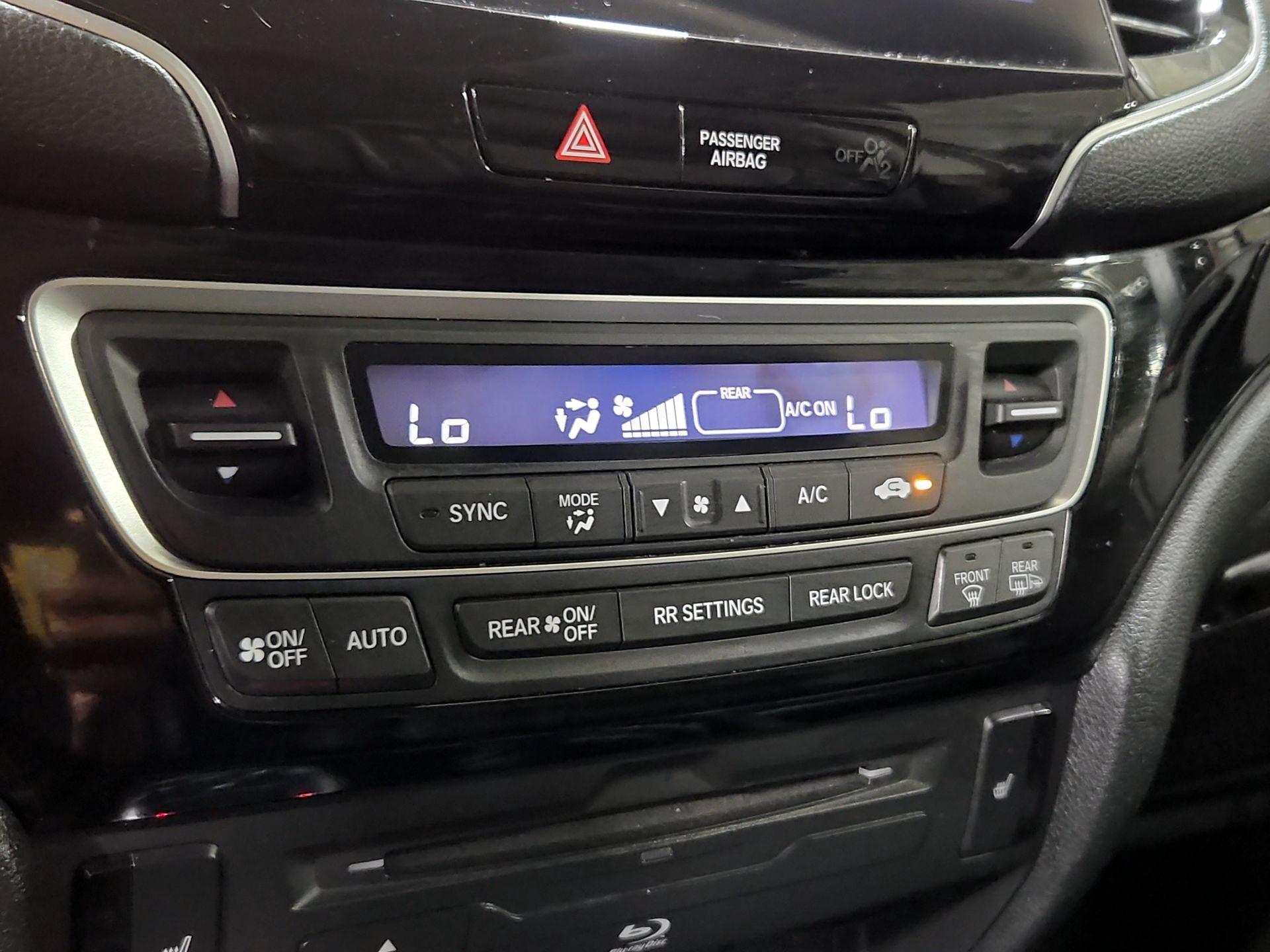 Thumbnail: 2019 Honda Pilot - 17