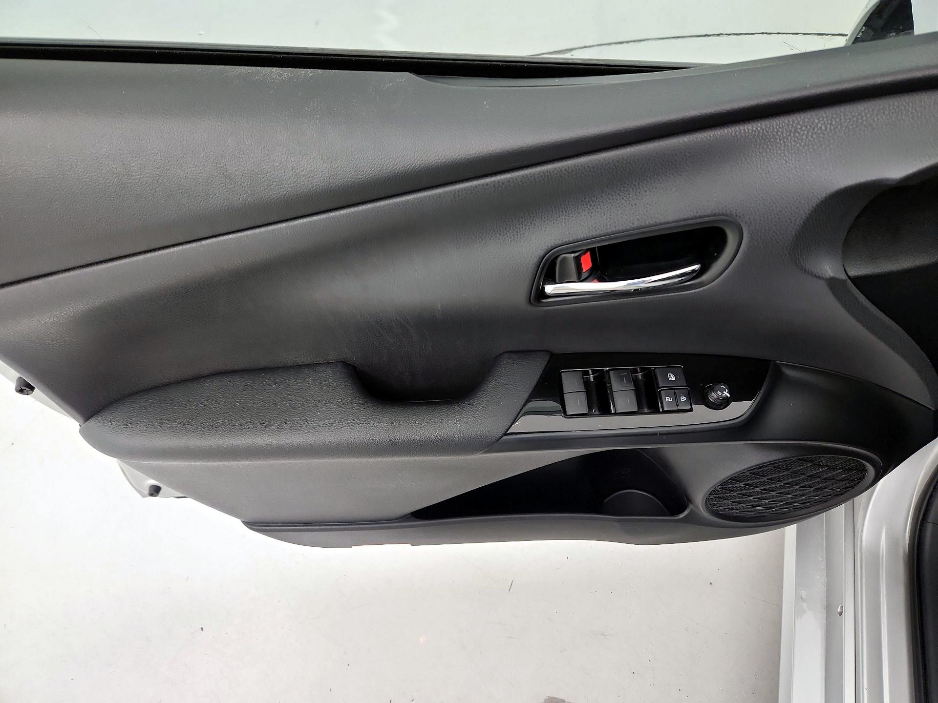 Thumbnail: 2019 Toyota Prius - 12